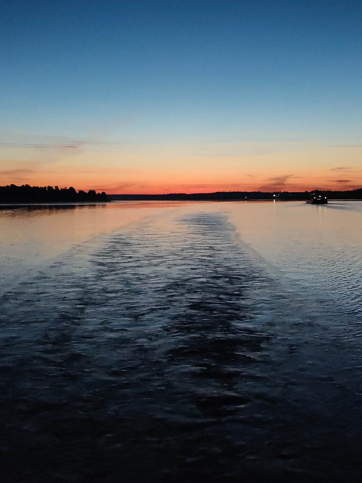 Large vessel observed on Russian waters during twilight