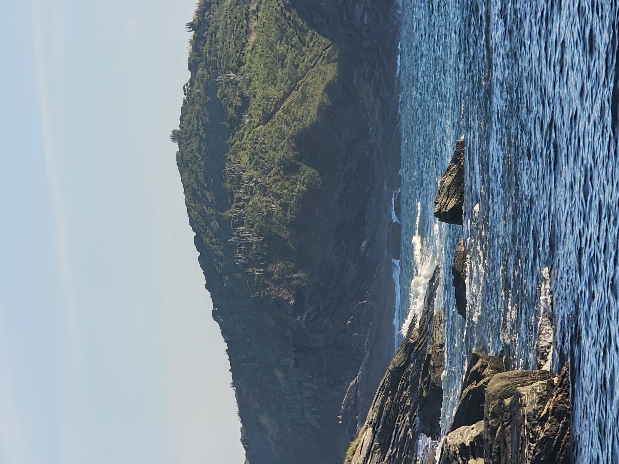 Tourist captures sunset beach day at Búzios coastline