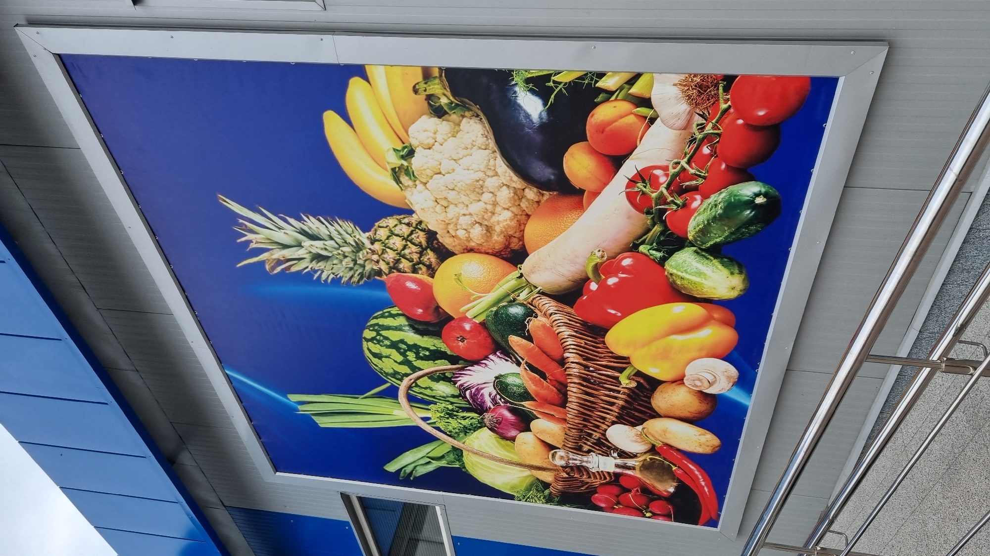 Street-level snapshots of Smila's walkways, murals, and flowers