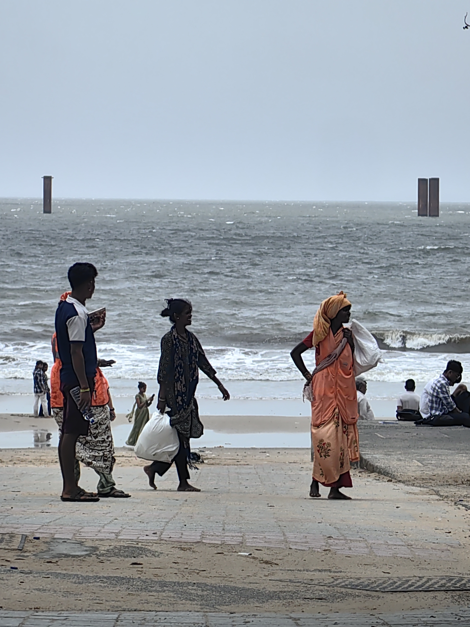Street scenes and stray cats along Mumbai's Marine Drive