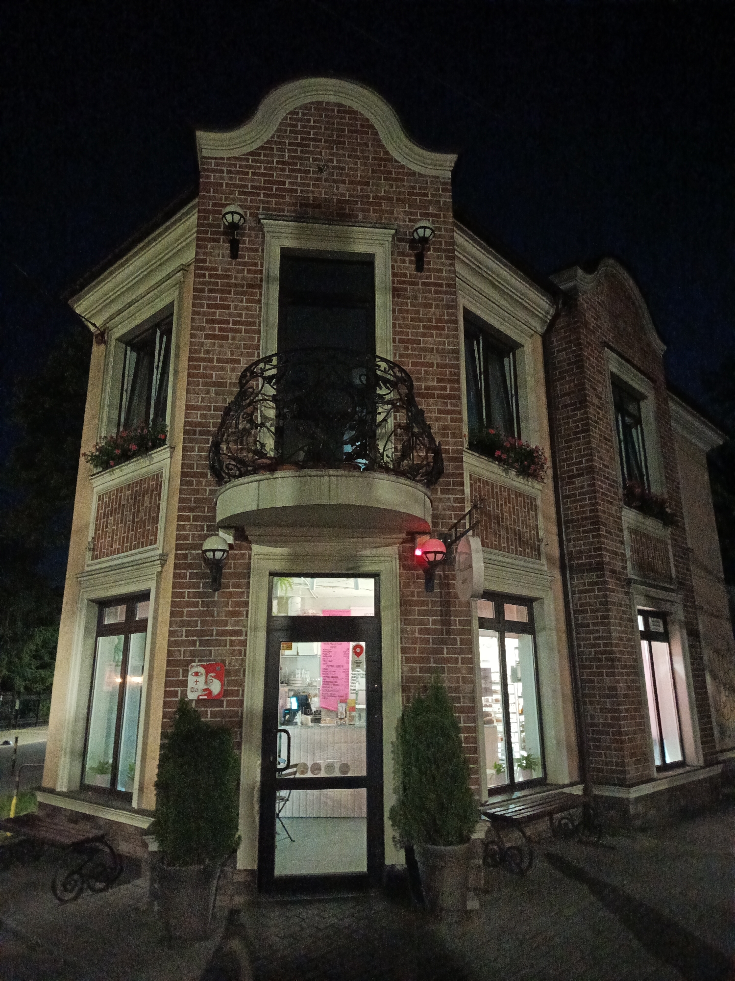 Night stroll through Kaliningrad's historic streets