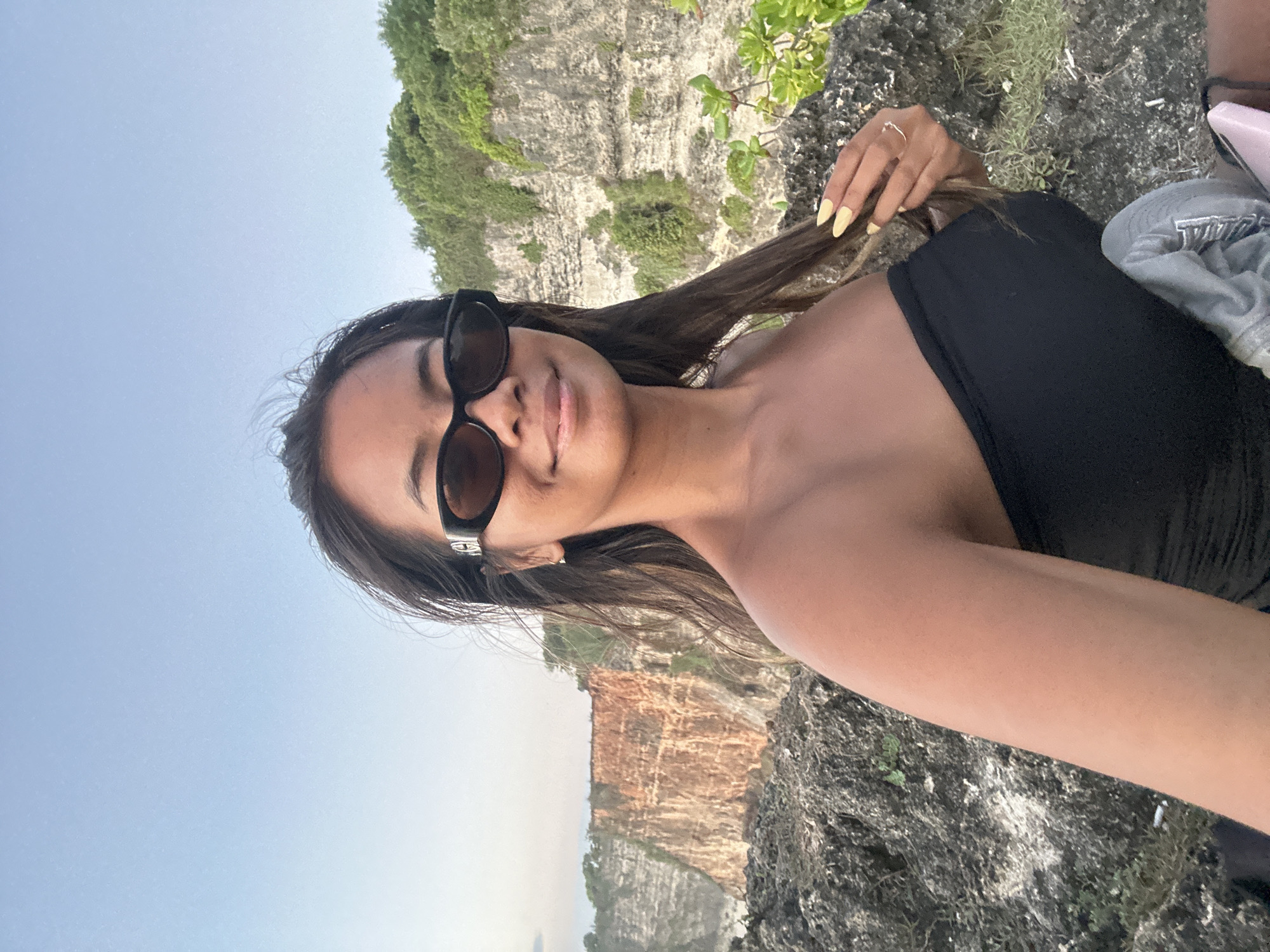 Clifftop selfies and coastal views in Kuta Selatan, Bali