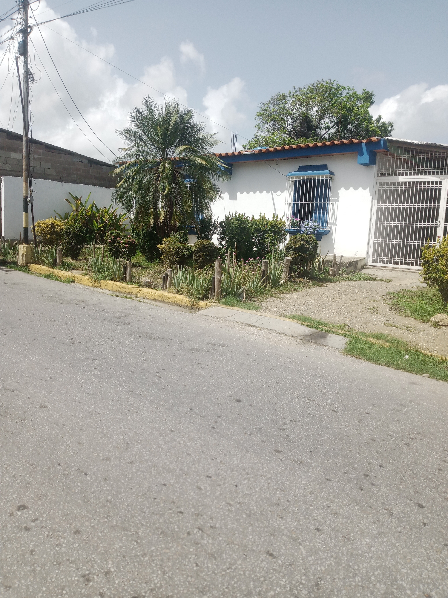 Street-level tour through Santa Ana, Venezuela's residential neighborhoods