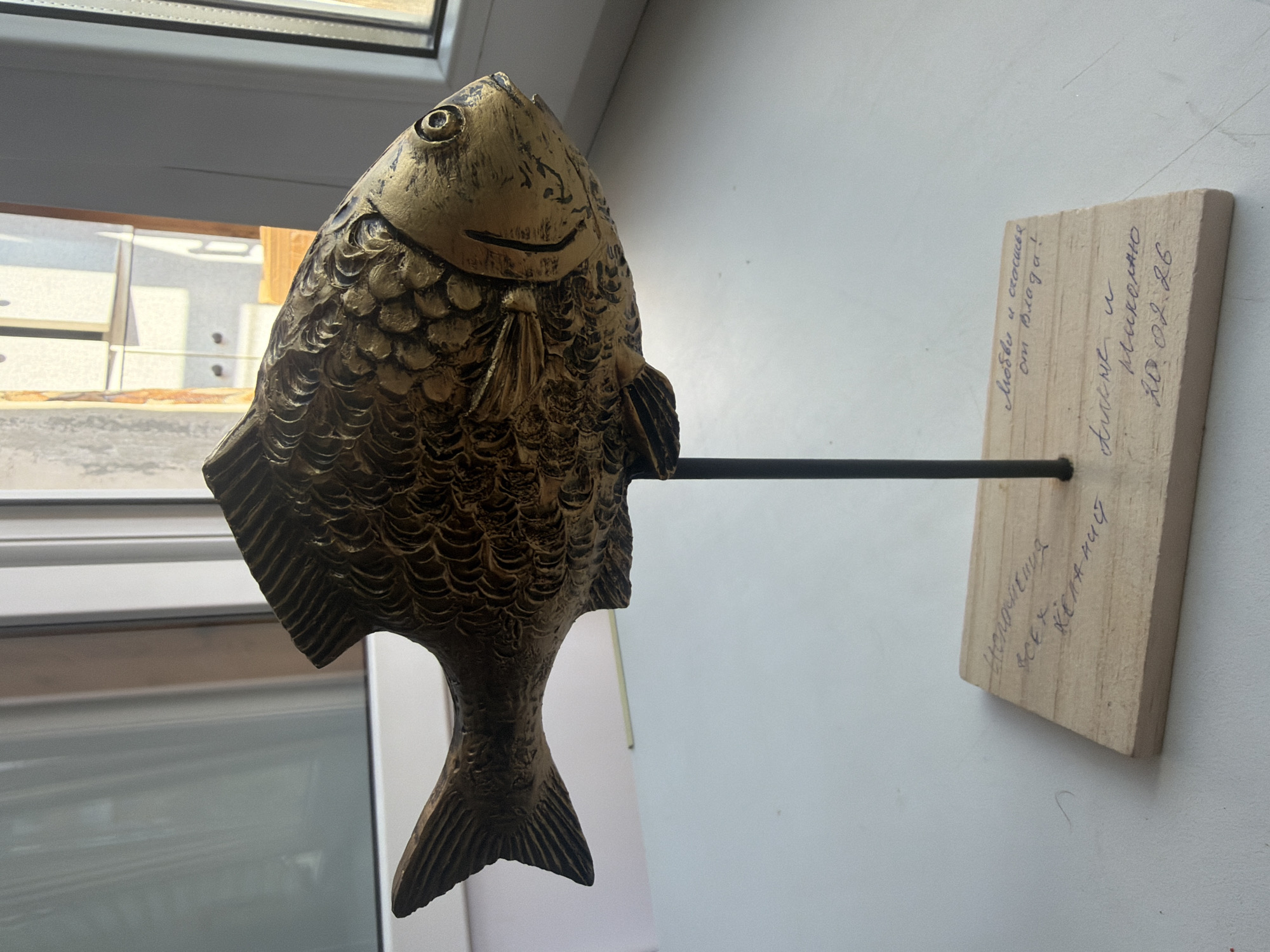 Collectibles and street scenes from a Nizhny Novgorod home
