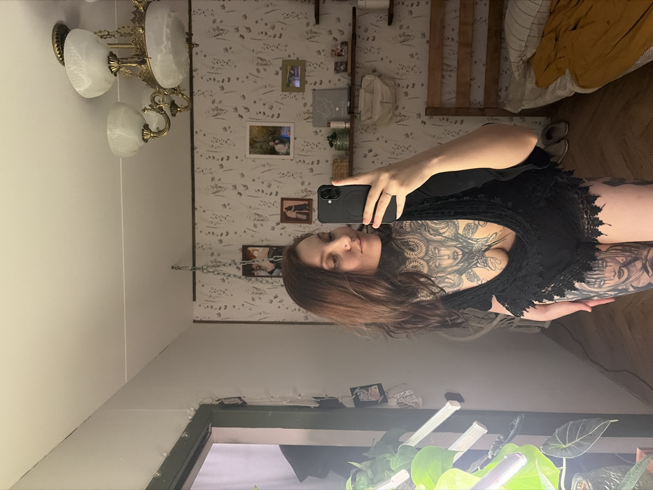Woman takes mirror selfies in Chaikovsky showing extensive tattoos