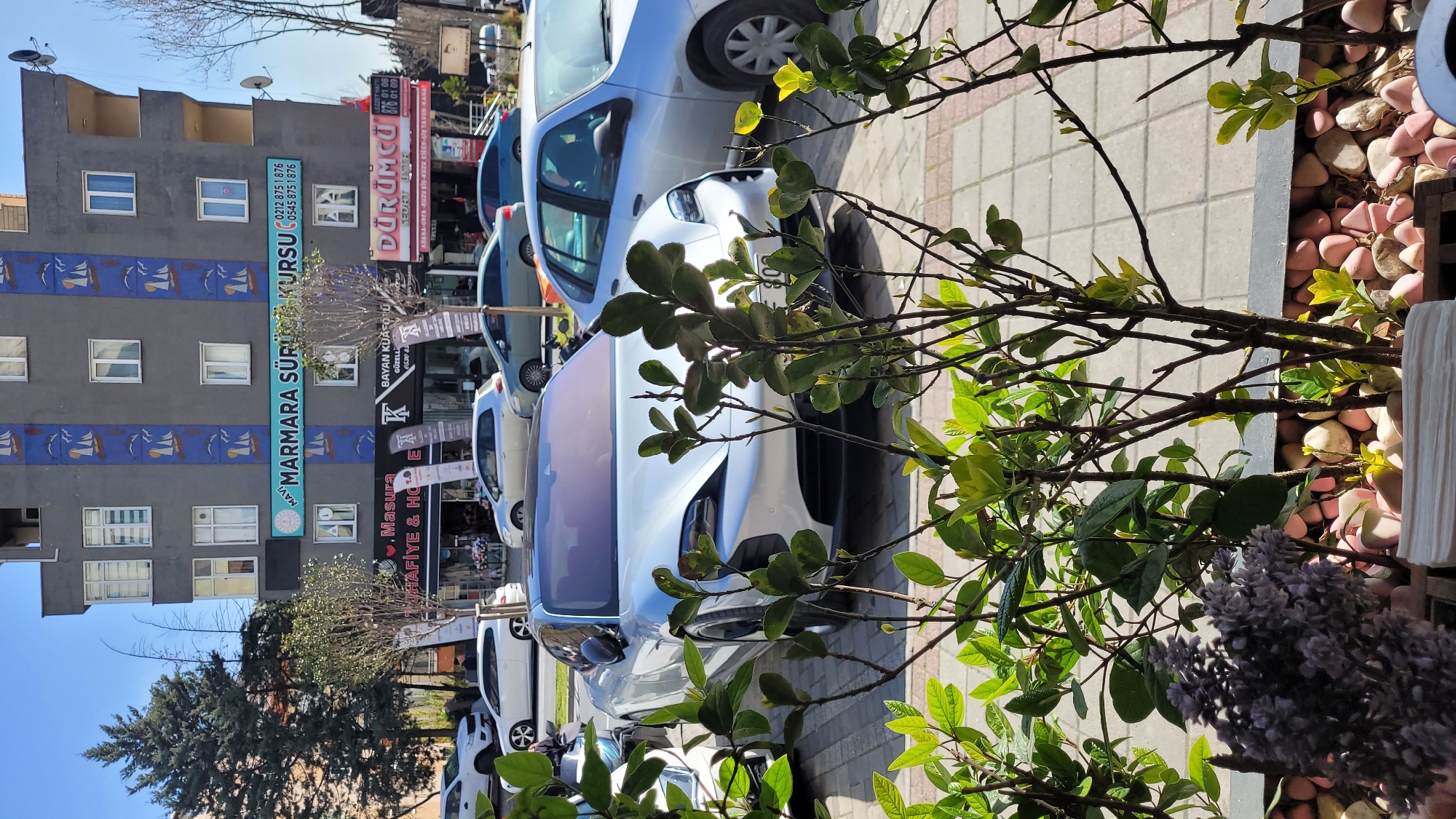 Morning scenes captured in Beylikdüzü: street parking, breakfast meal