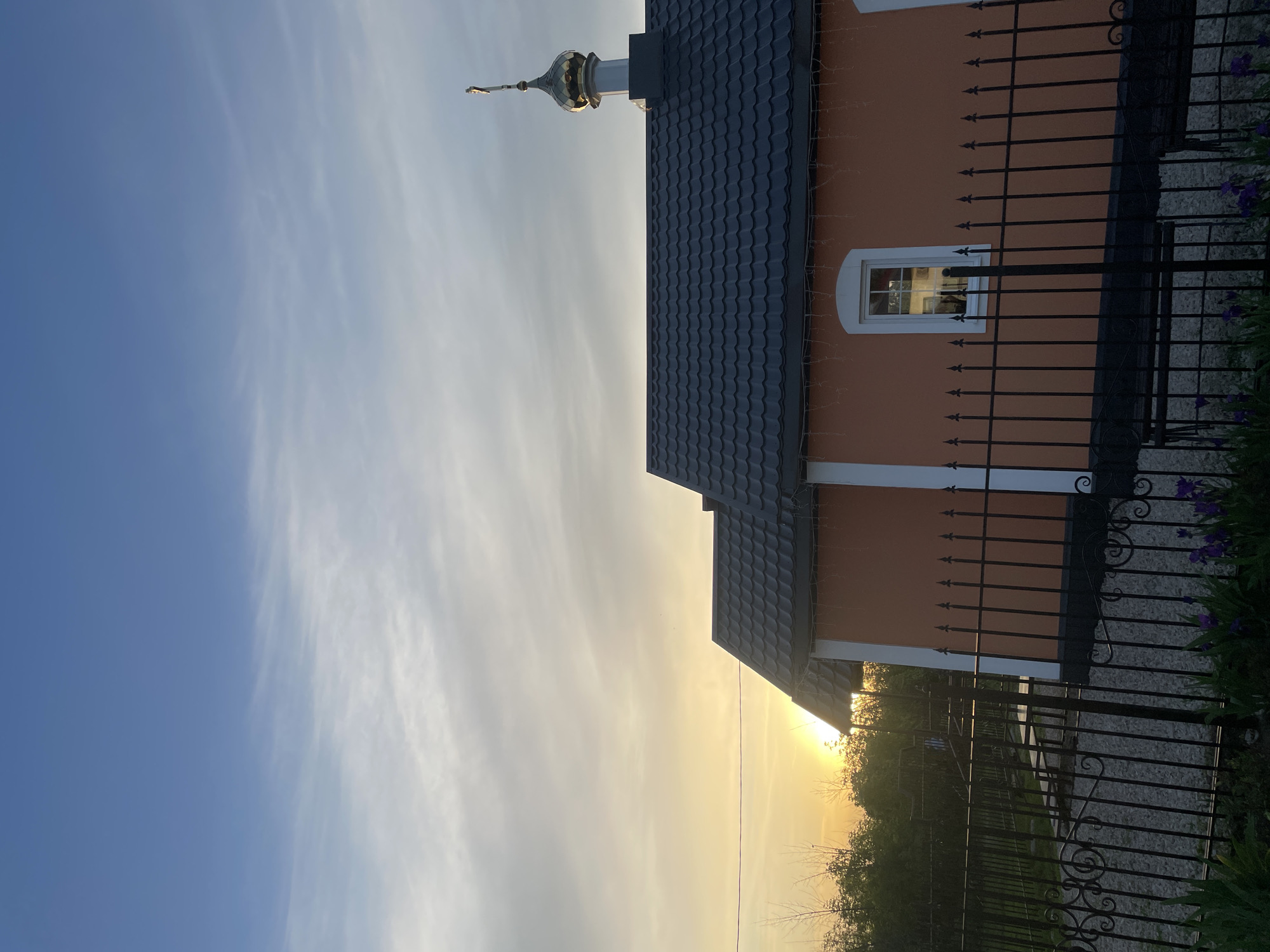 Everyday moments captured across Saratov during evening hours