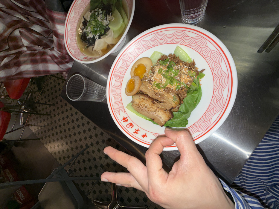 Diners spotted at Asian restaurants in Paris Sunday morning