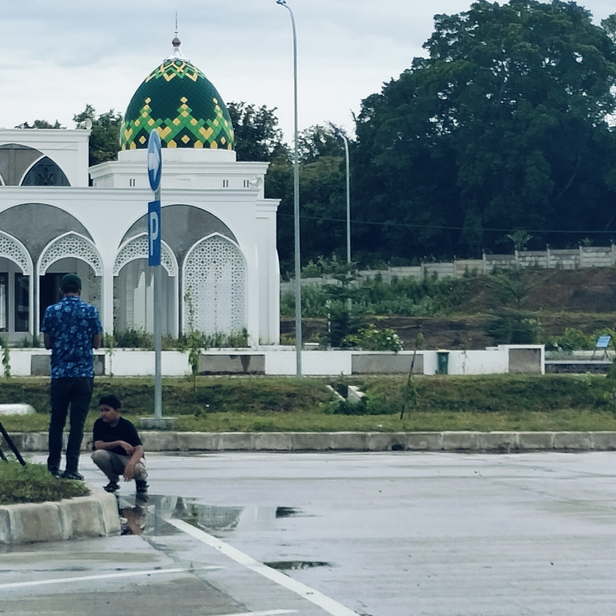Overcast day at Indonesian mosque documented by witness
