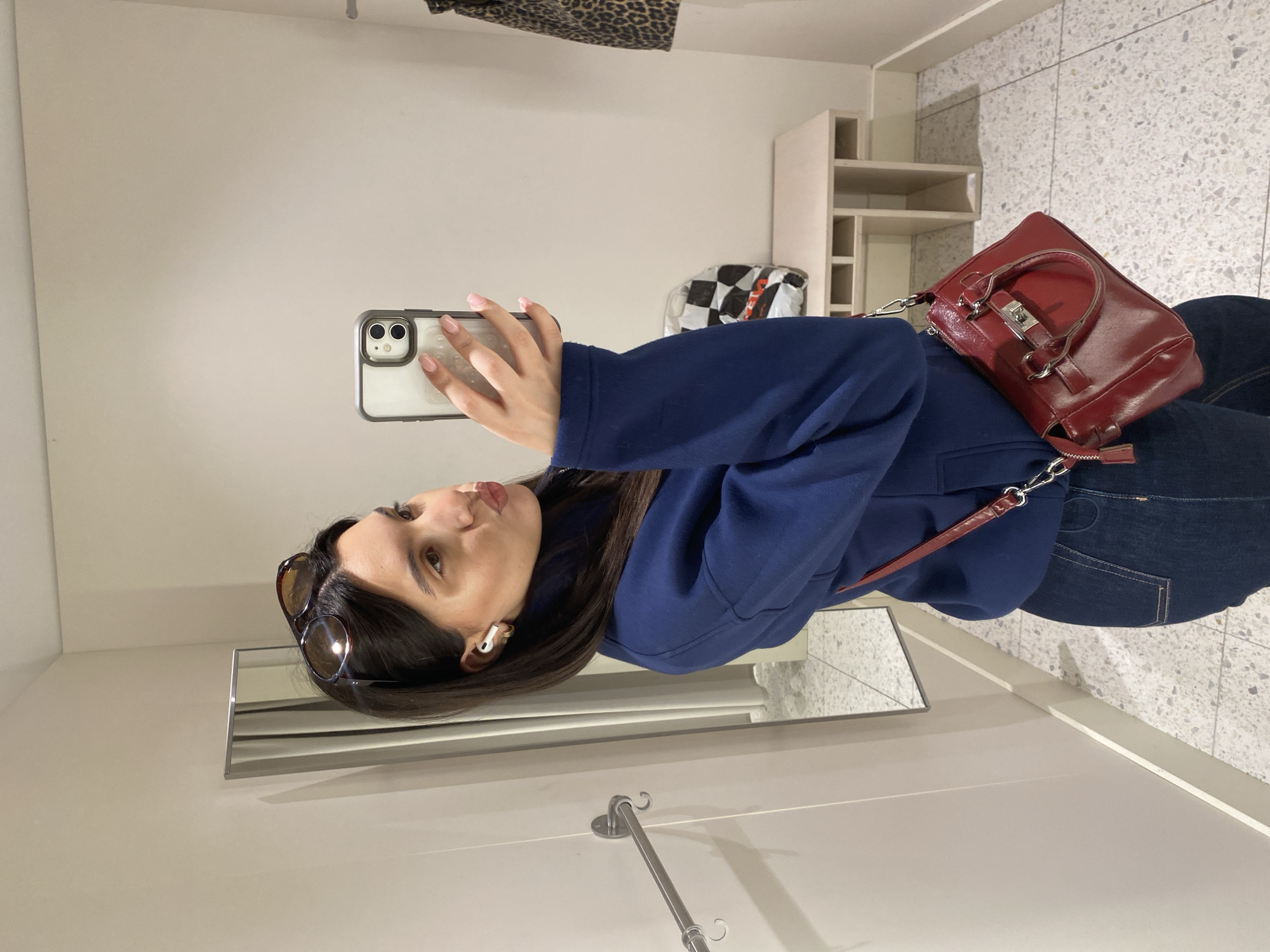 Woman takes selfie in Uppsala store fitting room