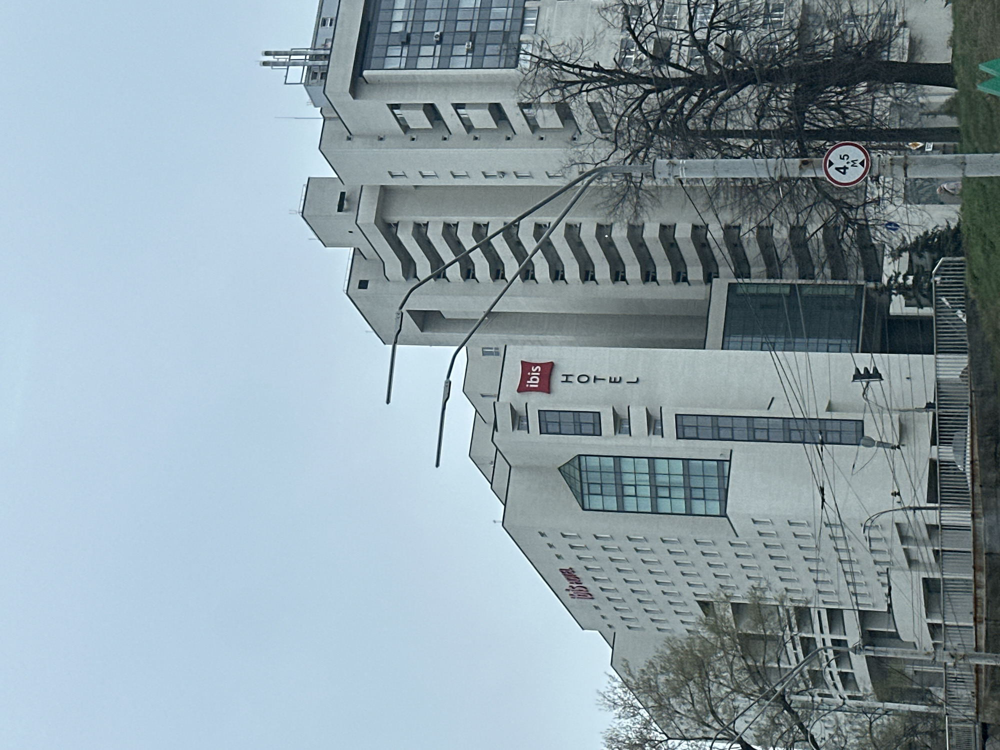 Early morning street scenes documented across central Kyiv