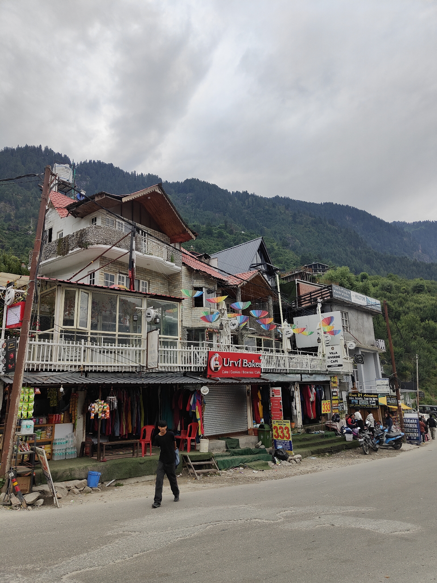Street scene outside a shopfront building in cloudy Vashisht