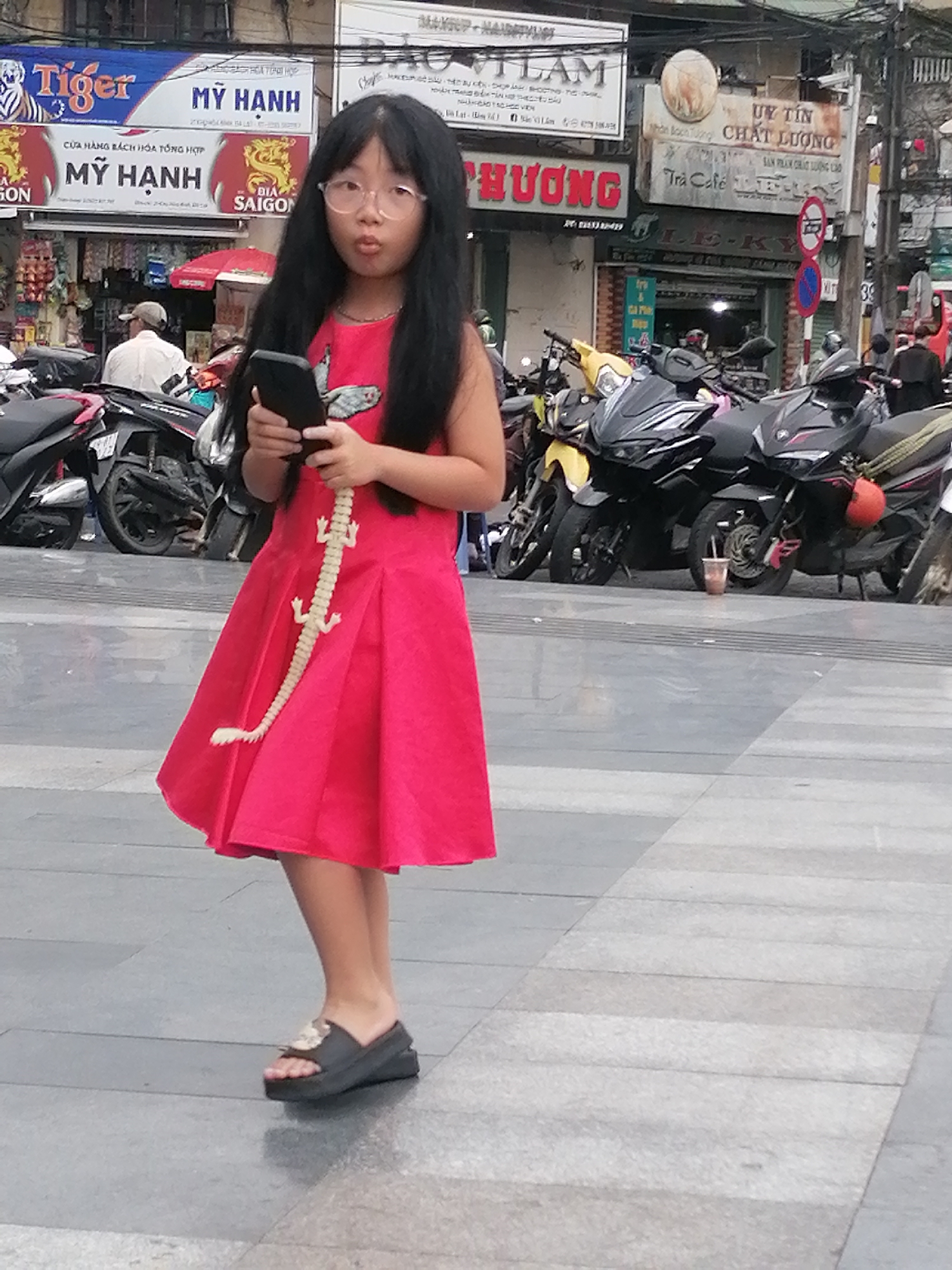 Street life around Da Lat Market on a July morning