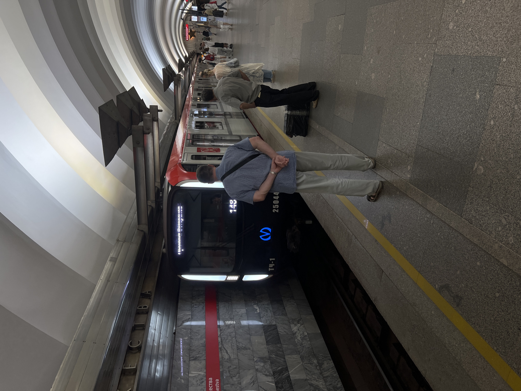 Rush hour scenes captured across Saint Petersburg Metro stations