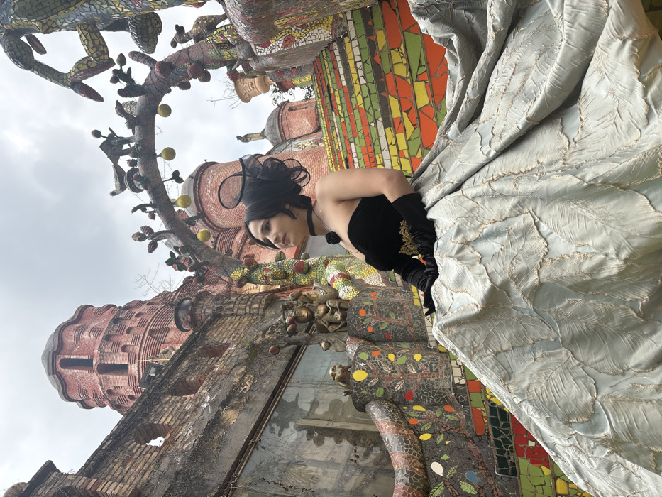 Formal costume photo session at ornate Baqiao architectural sites