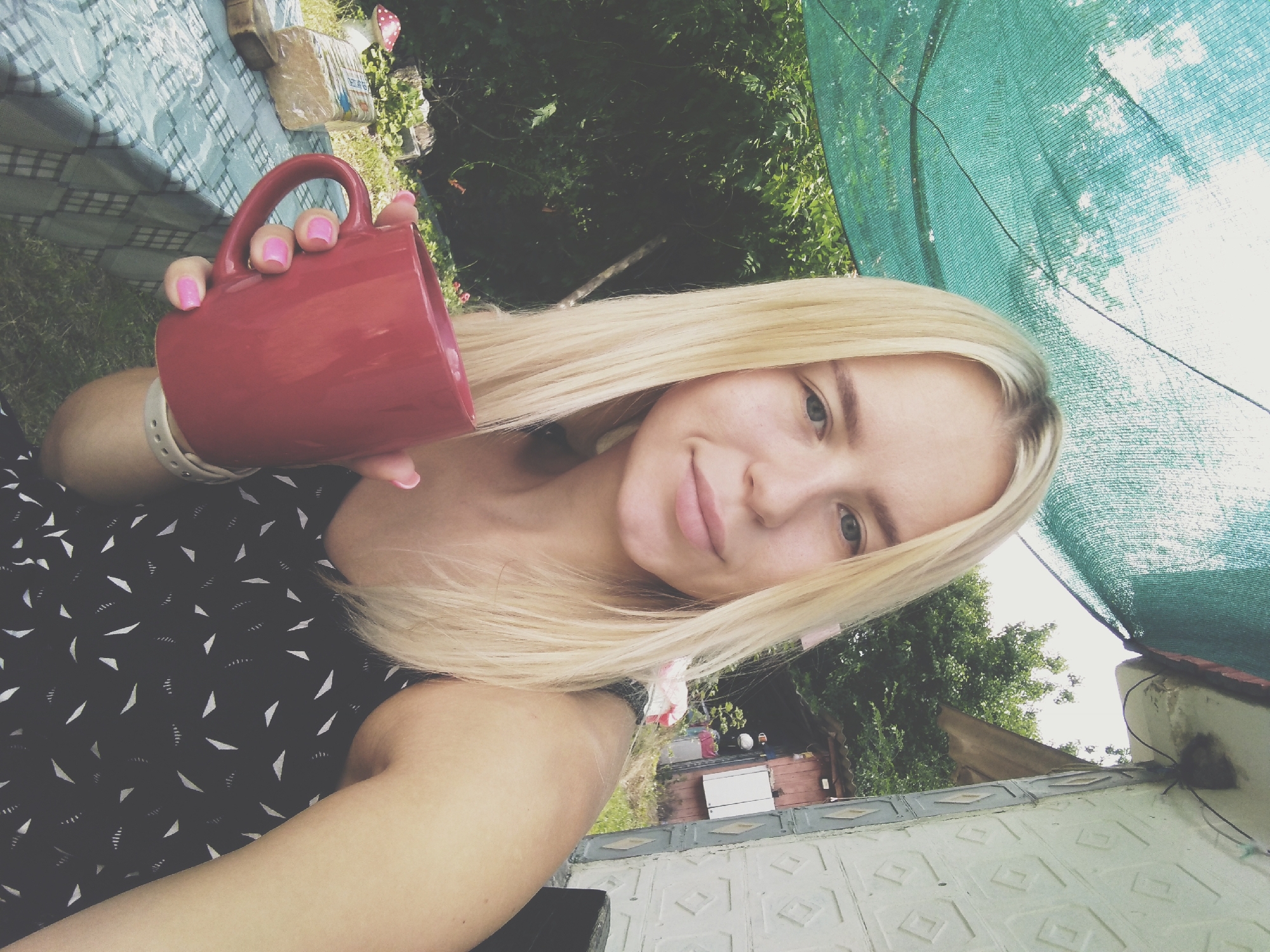 Lazy summer morning at an outdoor table in Radisne