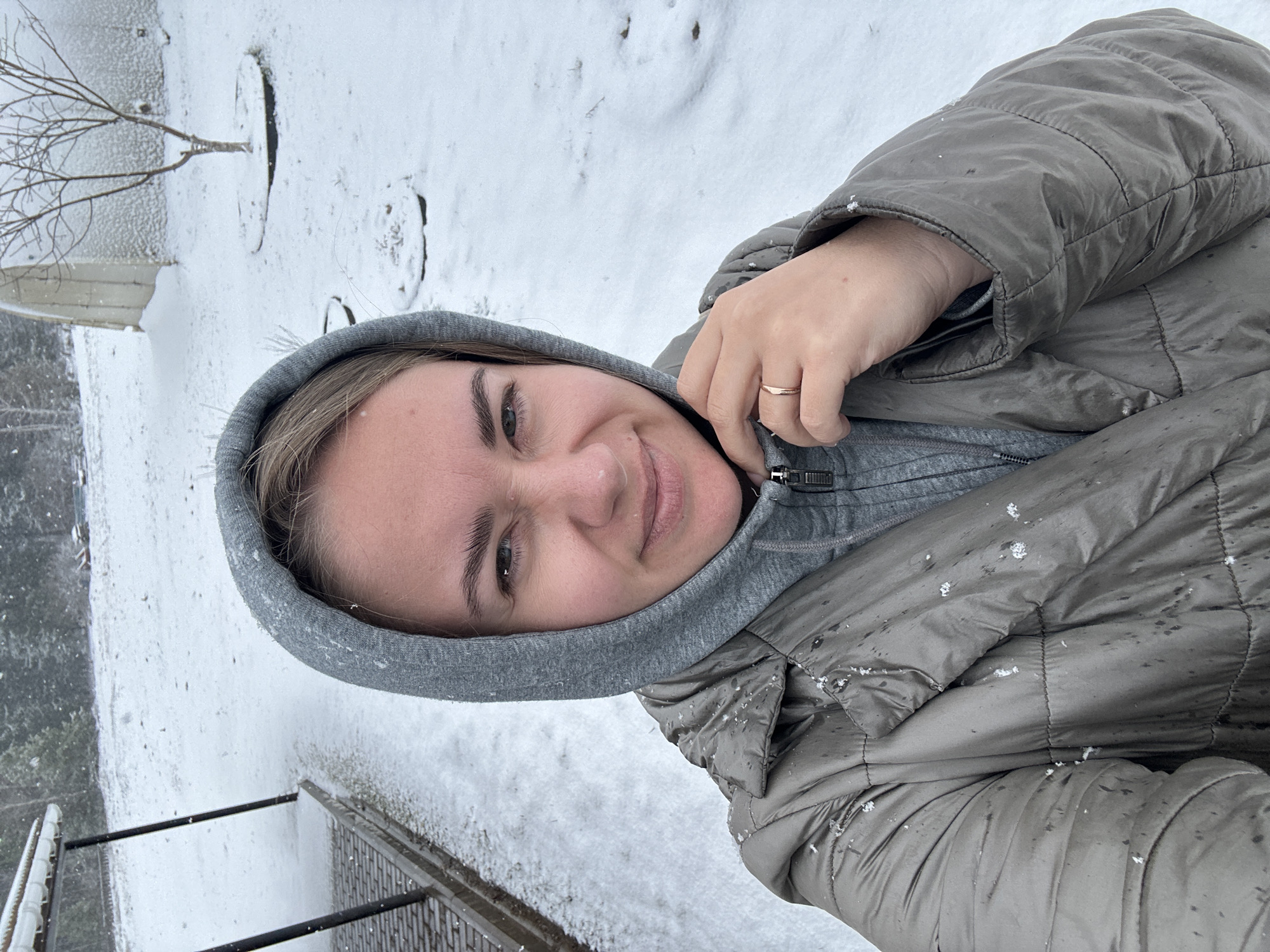 Fresh snowfall documented in Уральское, Russia with footprint evidence