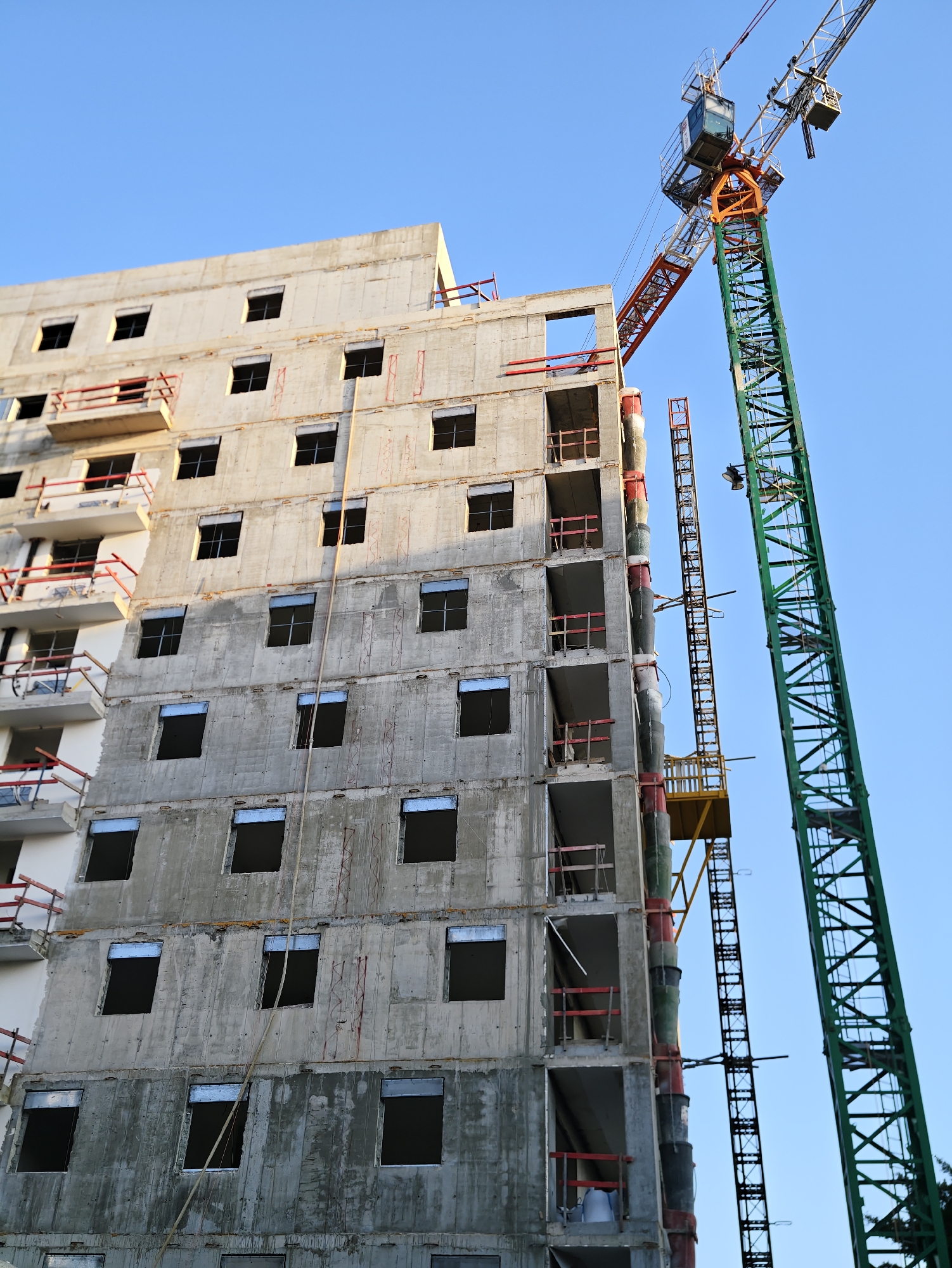 Construction site and neighborhood details from Petah Tikva