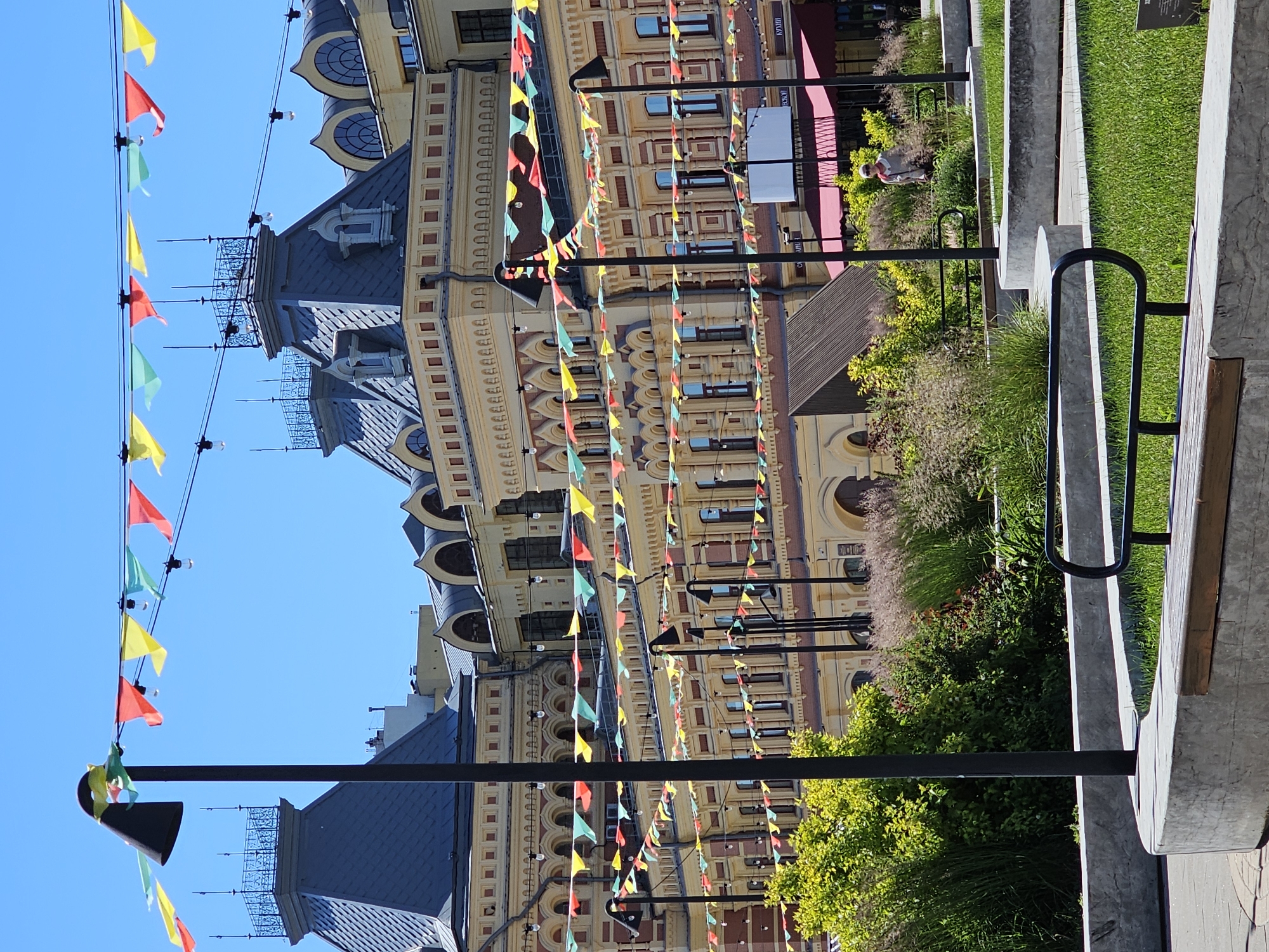 Festive public space in sunny central Nizhny Novgorod