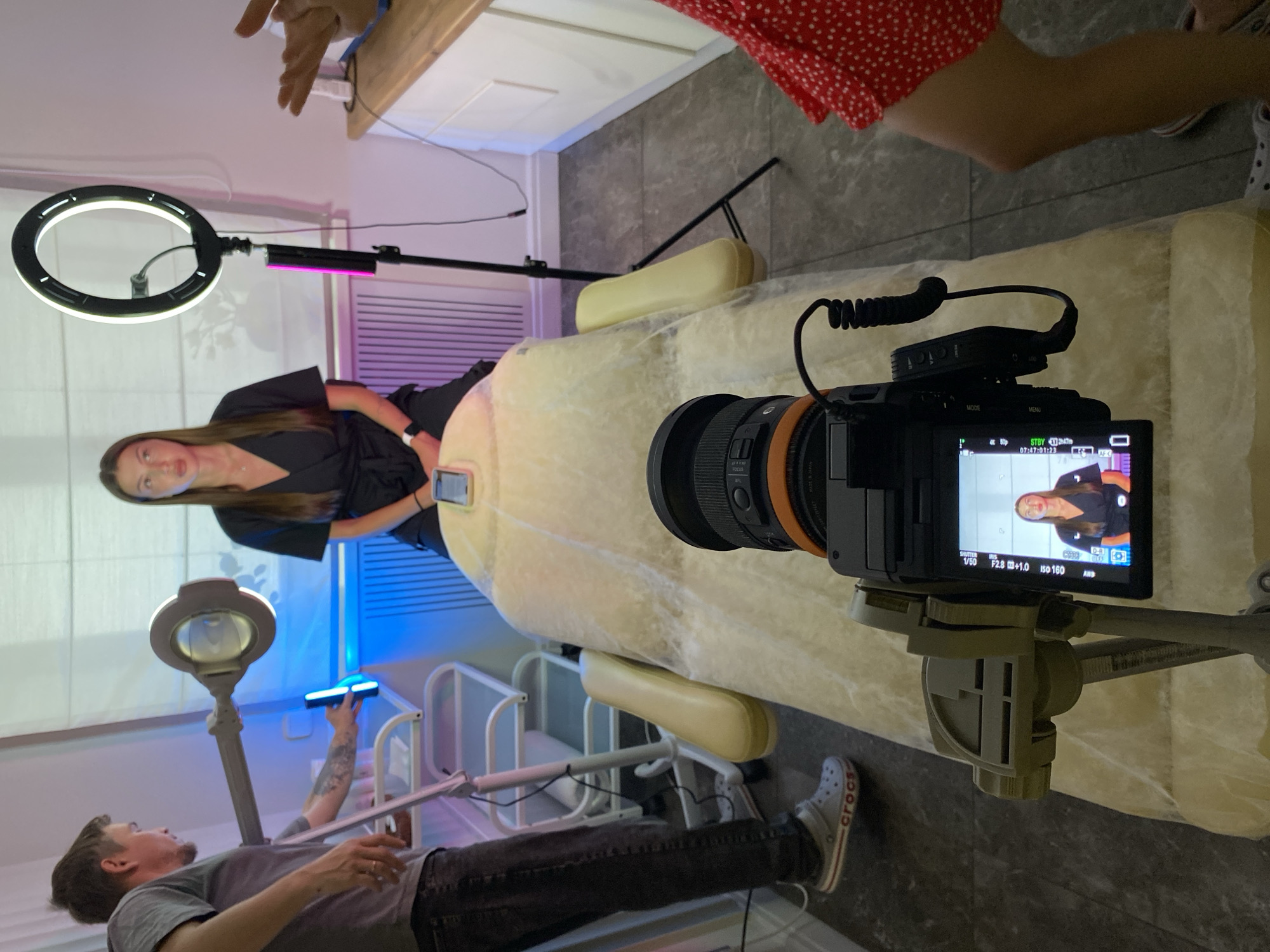 Behind-the-scenes video shoot at a Votkinsk beauty salon