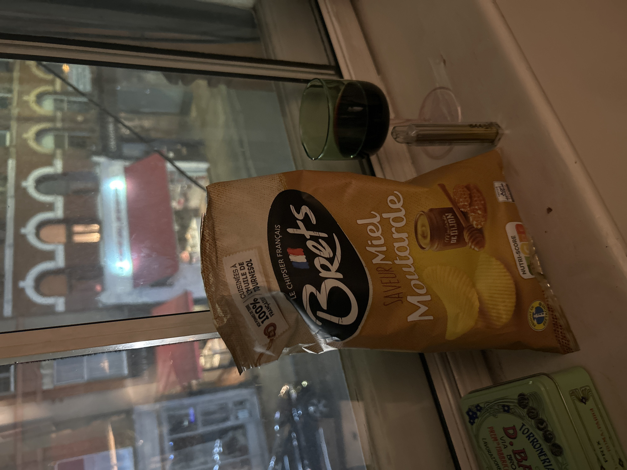 Honey mustard chips spotted on London windowsill