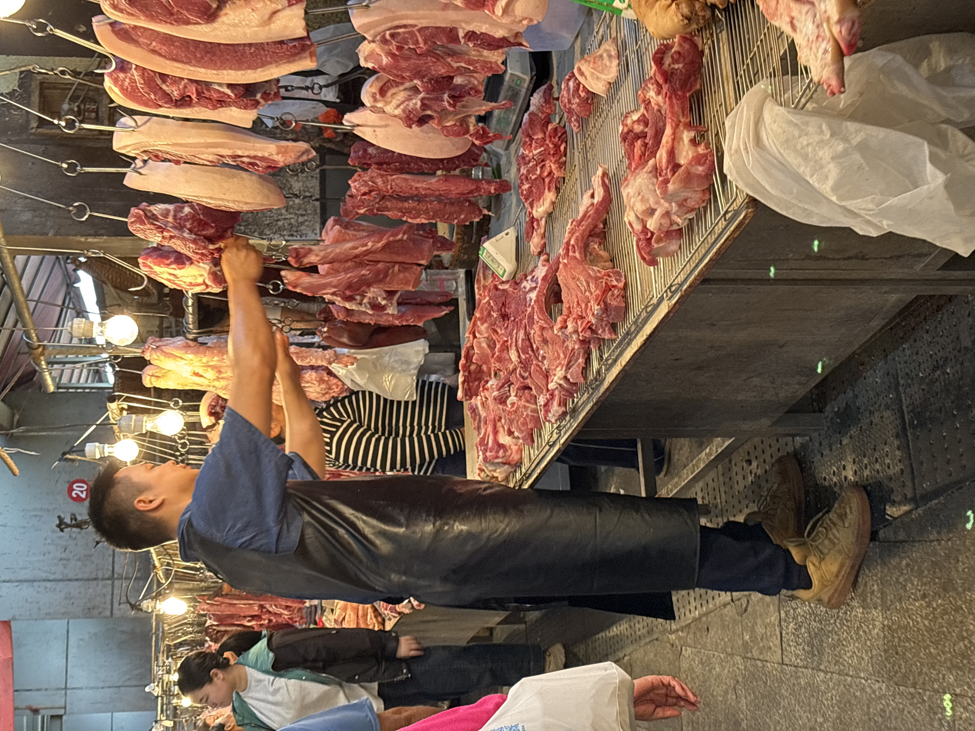 Morning market activity documented in Jiangjin, China