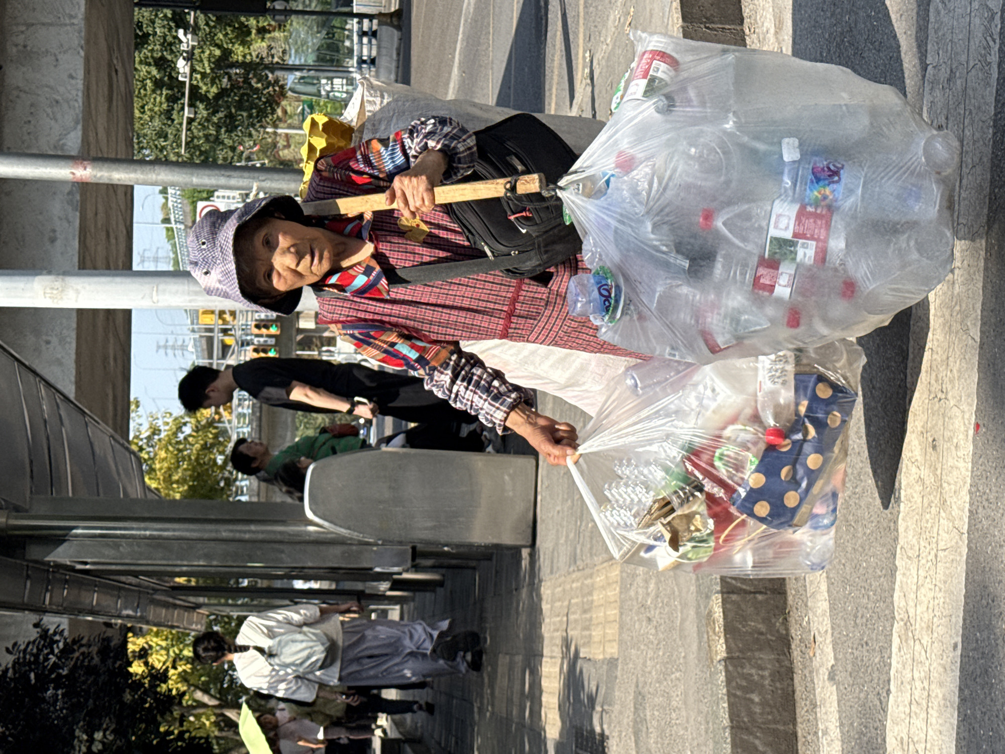 Morning pedestrians including elderly waste collector spotted in Nan'an District