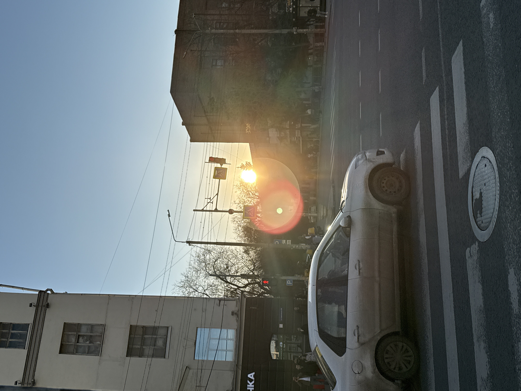 Car blocks pedestrian crossing in Rostov-on-Don
