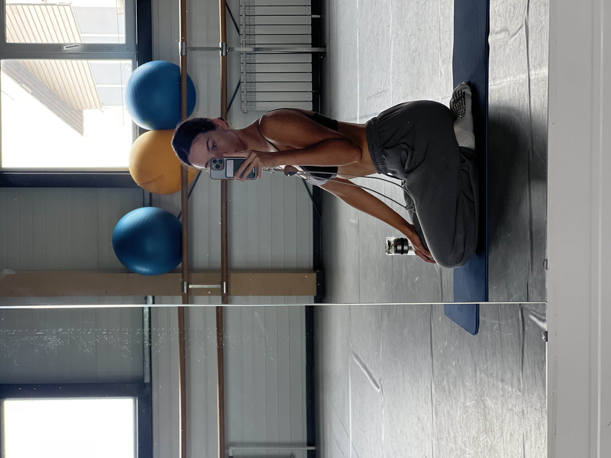 Woman takes gym selfies on yoga mat in Russia