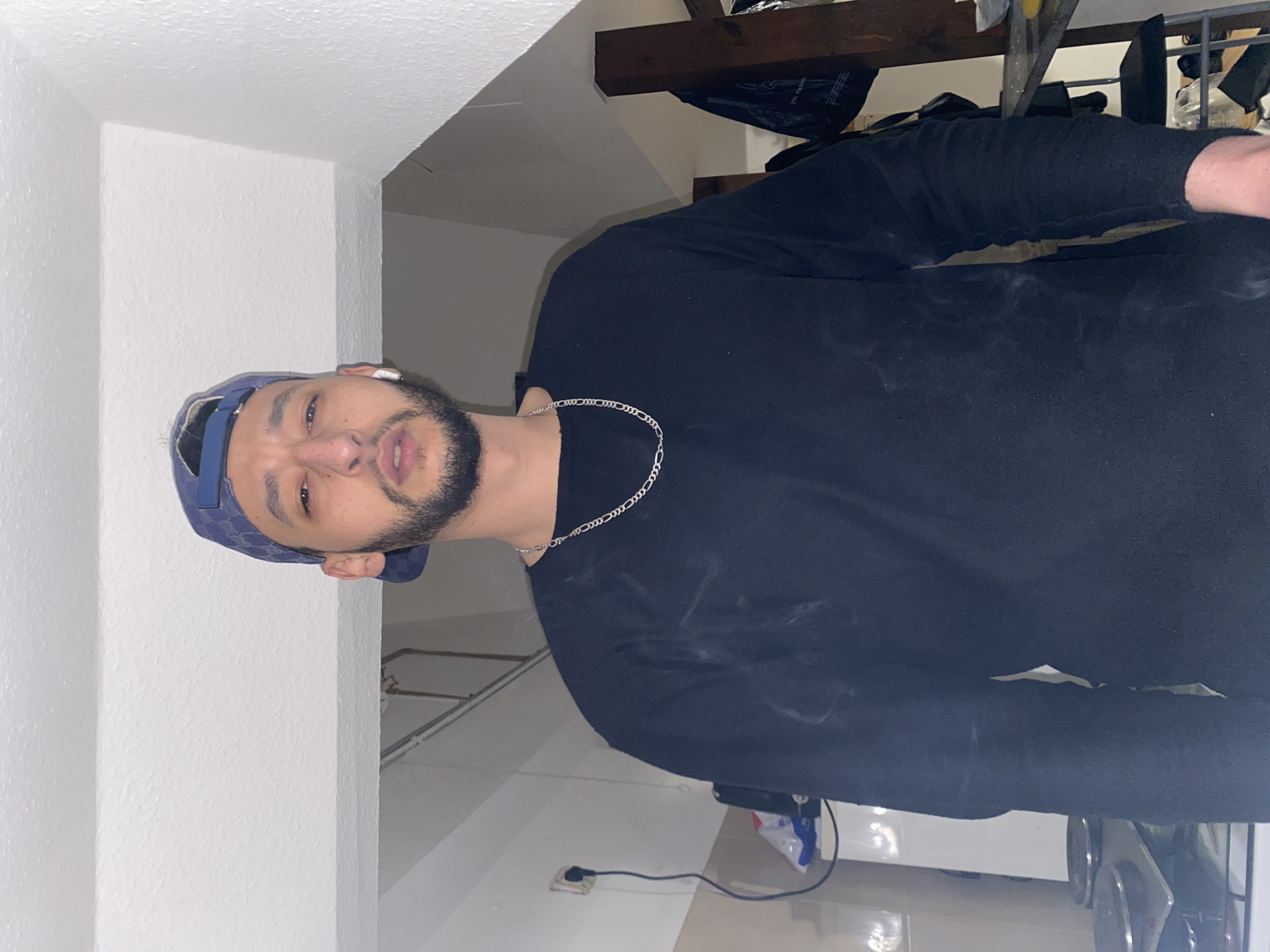 Man photographed posing and smoking in Bischheim late night