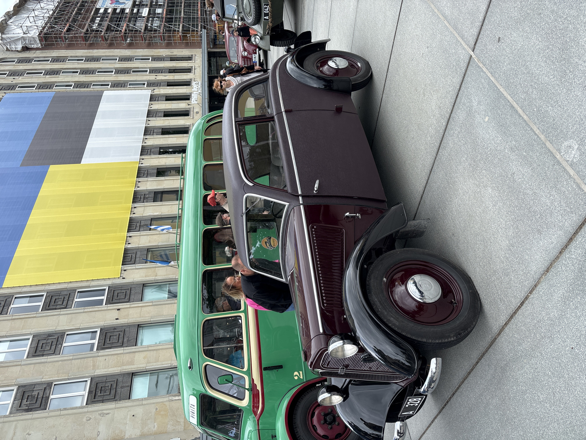 Vintage vehicle exhibition draws crowds to Tallinn's Freedom Square