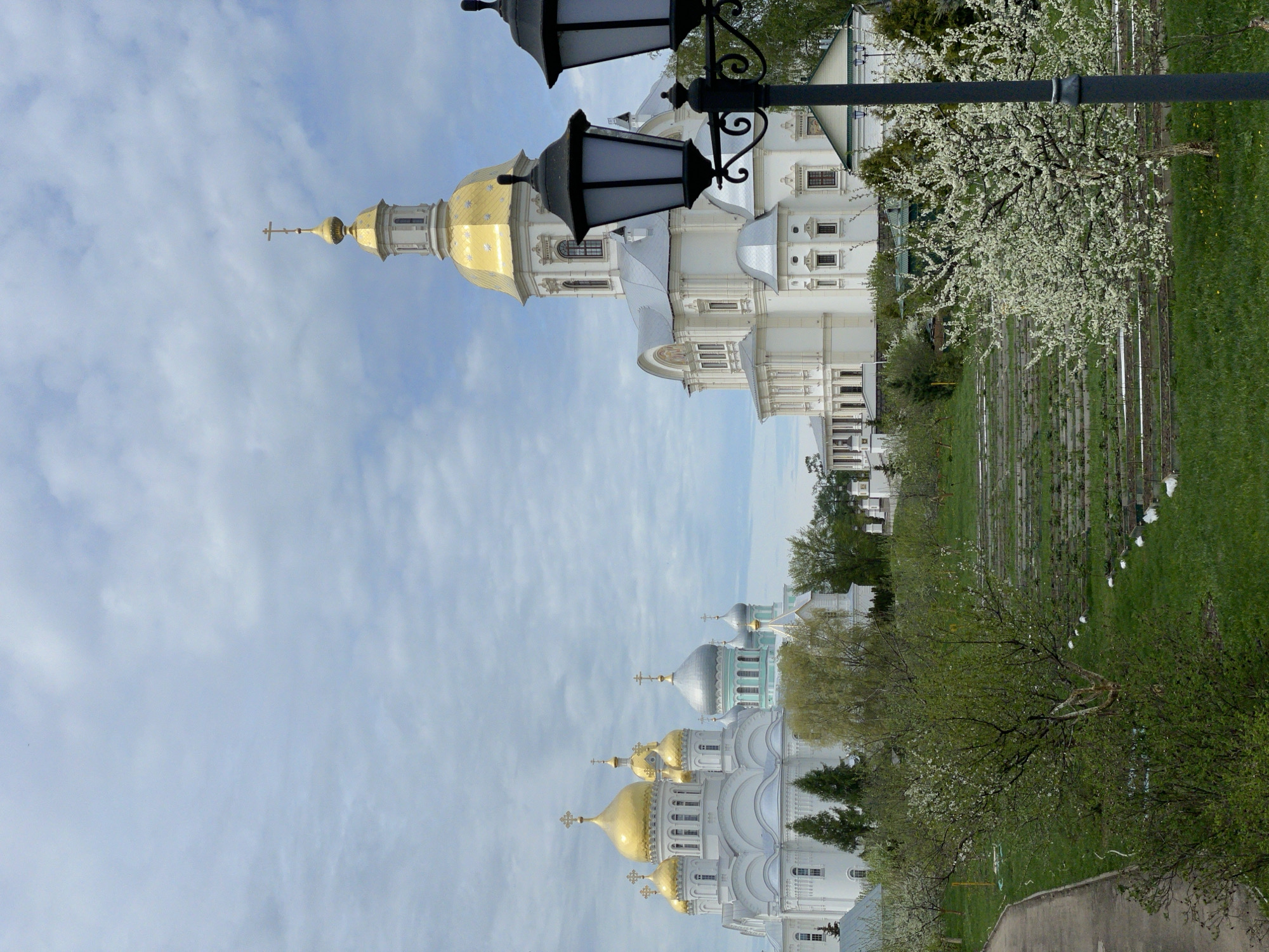Morning visit documented at Russian Orthodox monastery in Diveyevo