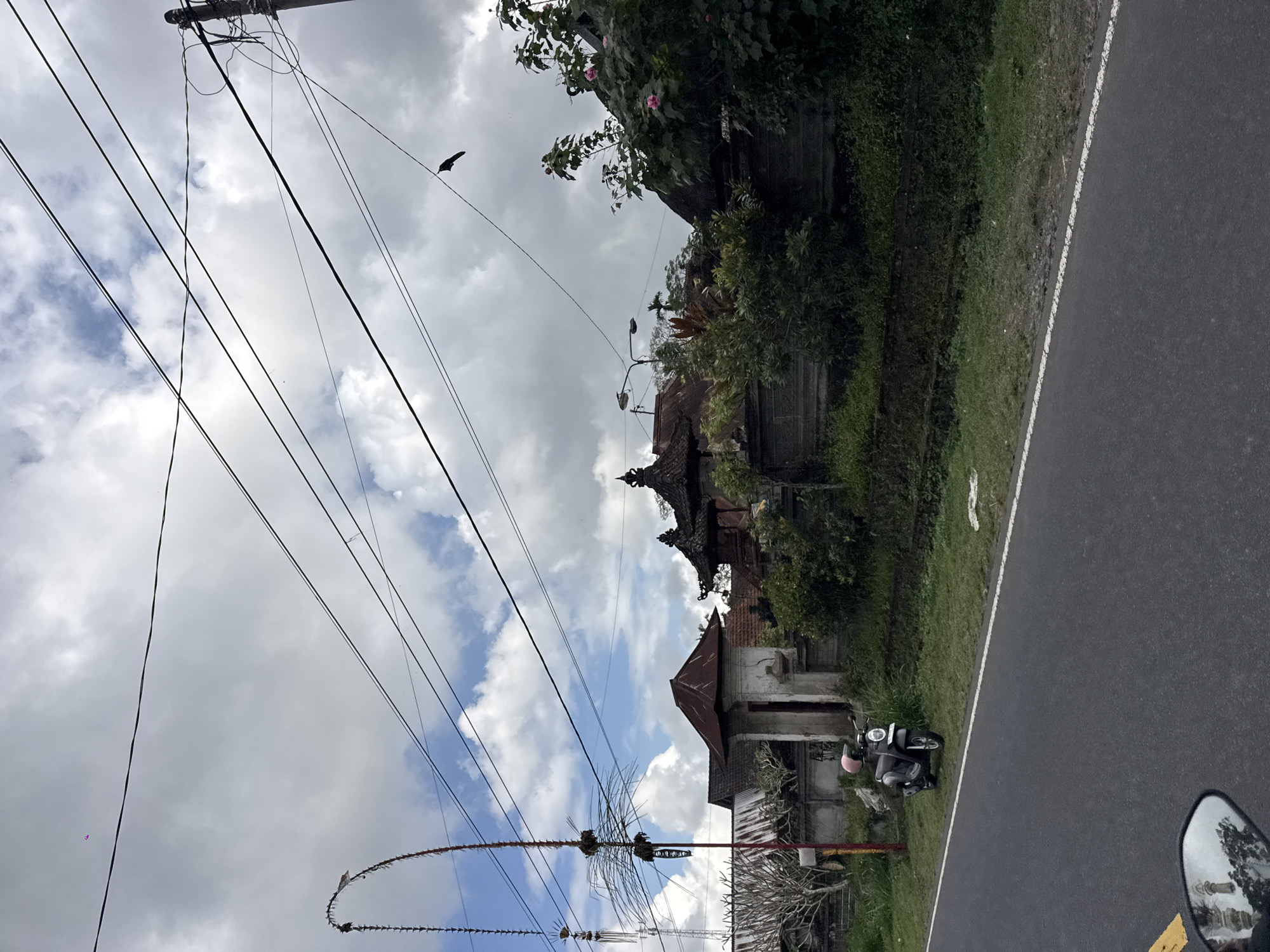 Roadside Balinese architecture and street life in Susut