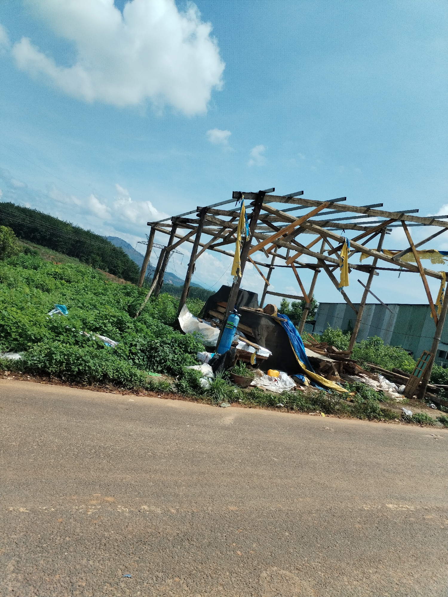 Early morning street documentation in Bờ Y, Vietnam