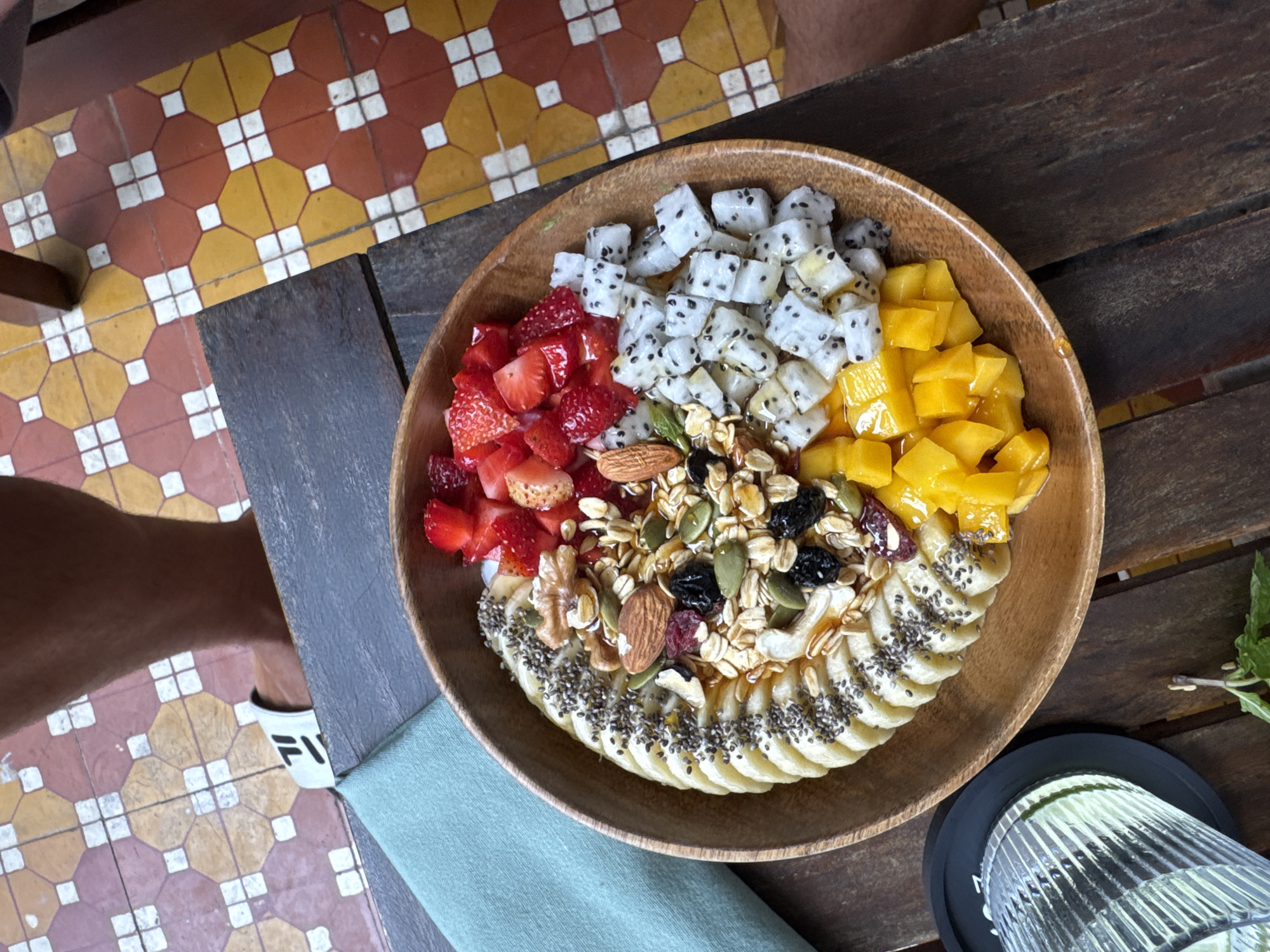 Tropical fruit breakfast preparation documented in Đà Nẵng cafe