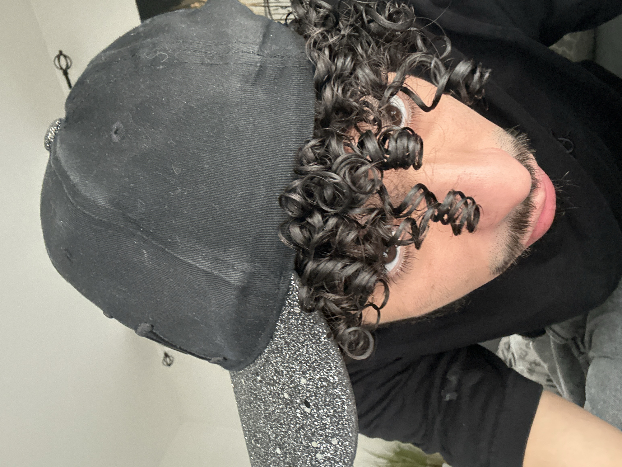 Person in sparkly NY cap spotted in Marcoussis