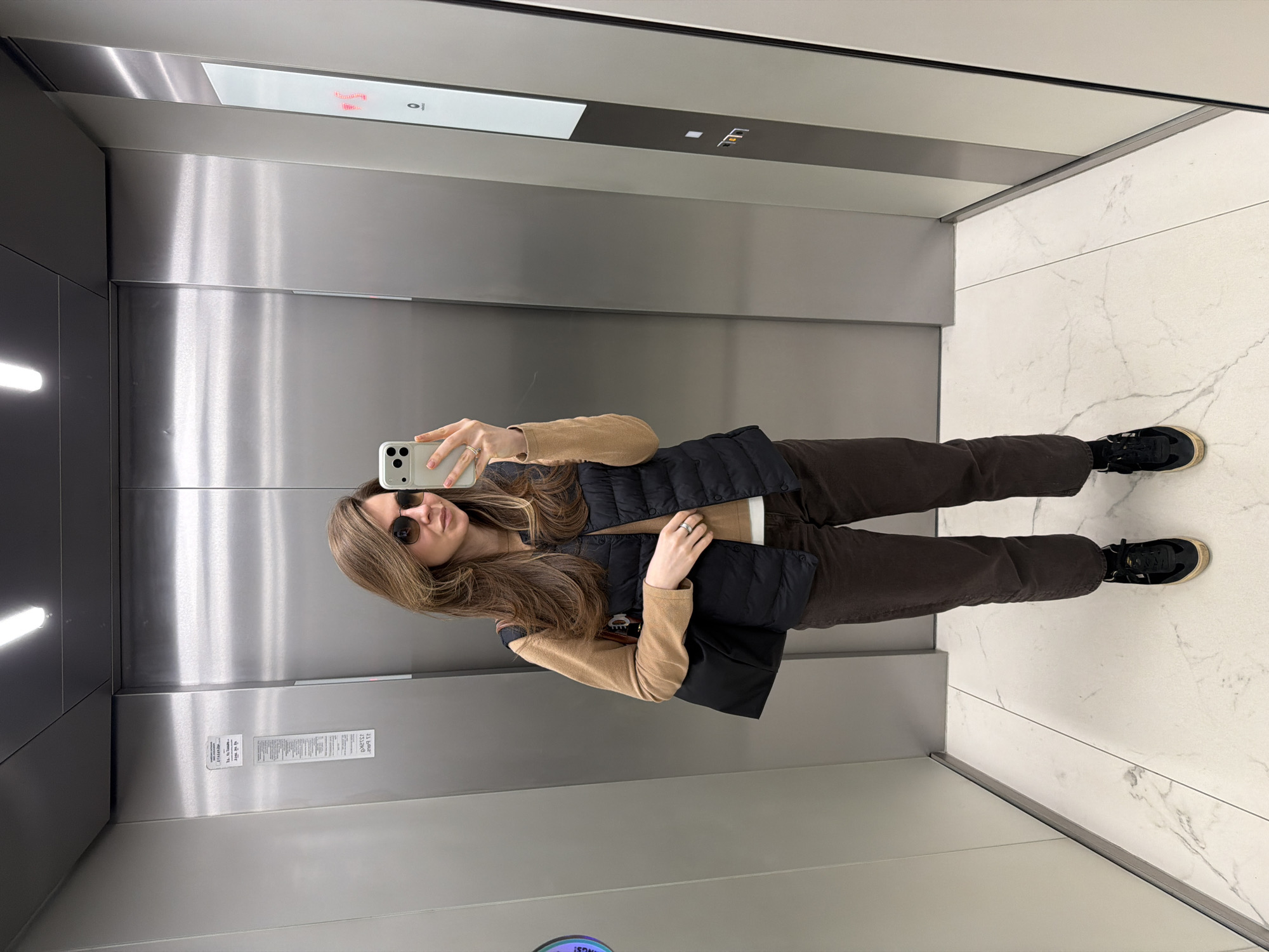 Woman documents salon visit with selfies in Riga