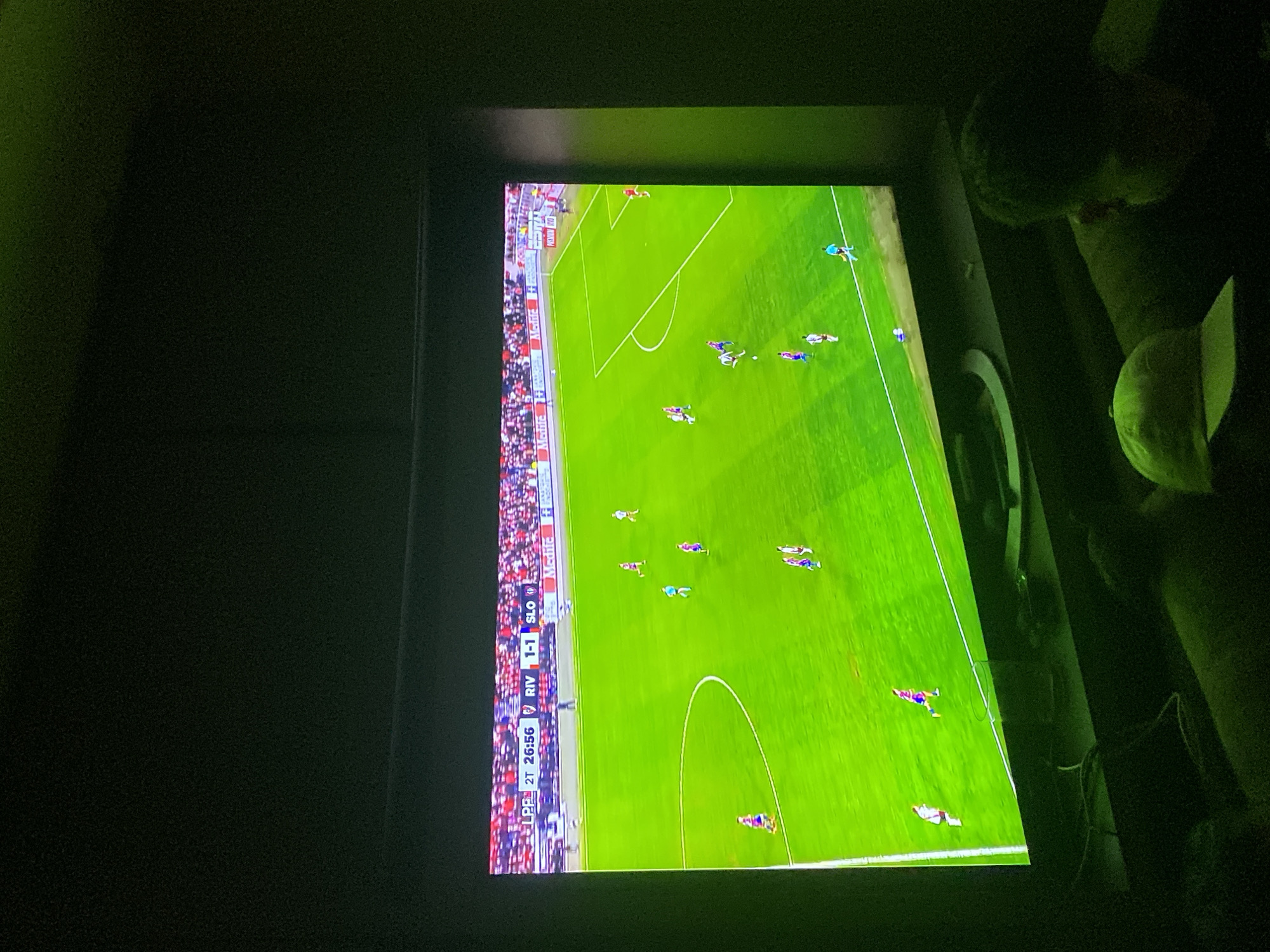 Soccer match RIV-SLO tied 1-1 observed on Buenos Aires television