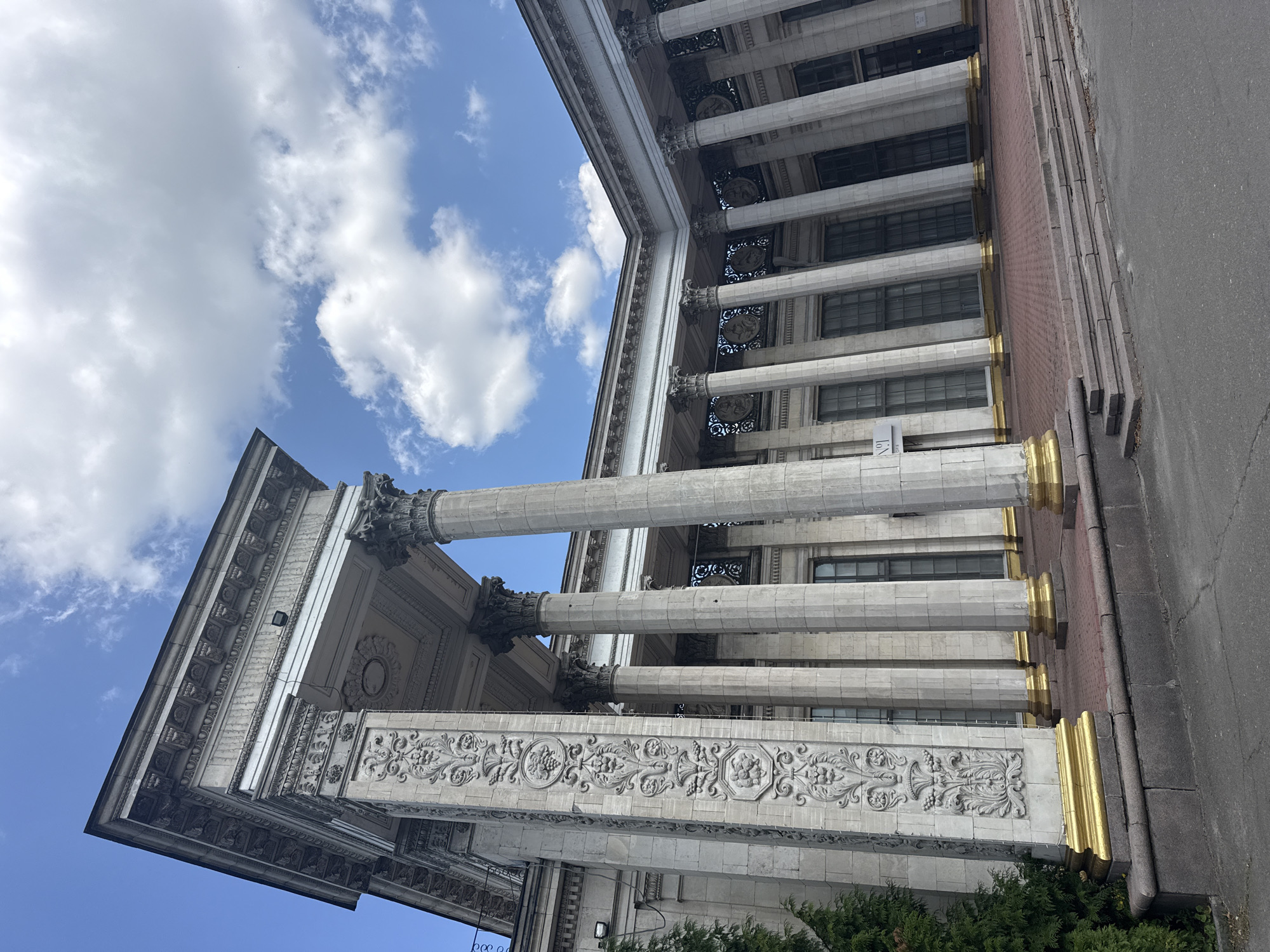 Kyiv's National Academy of Sciences, neoclassical and solid