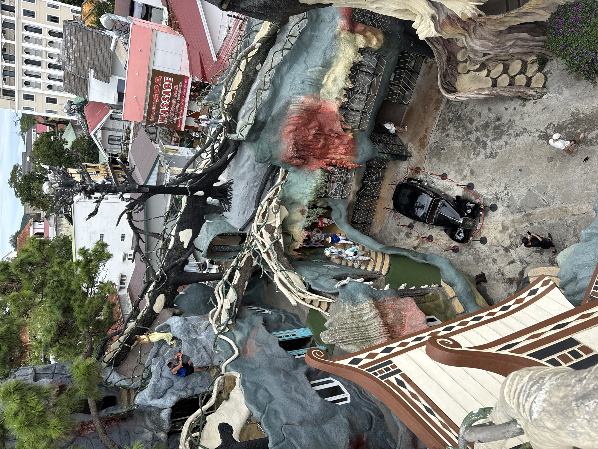 Tourist documents Vietnam's famous Crazy House from multiple angles