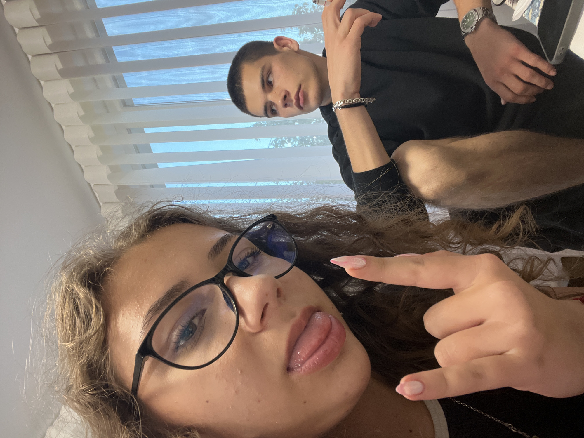 Friends share meal, take selfies in Karavelovo, Bulgaria