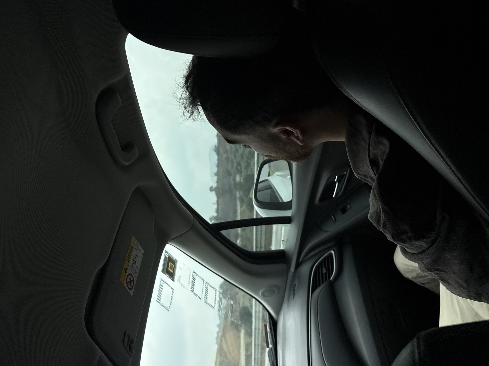 Vehicle interior documented by passenger in Mexico City area