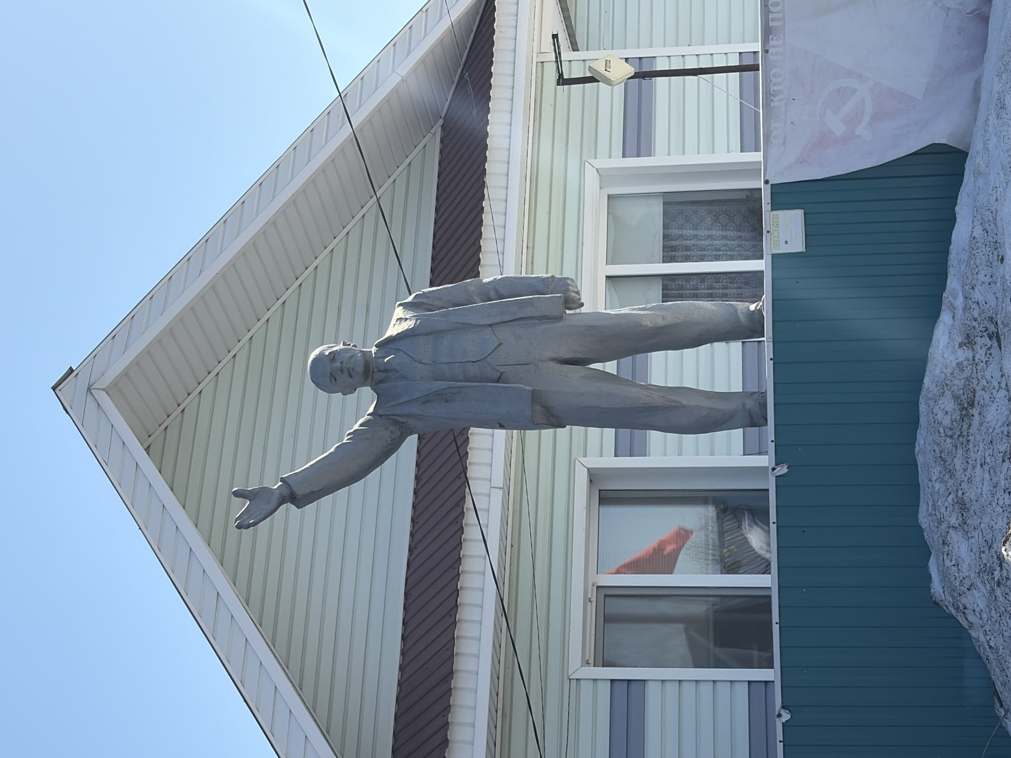 Lenin statue spotted on building in Kryukovo, Russia