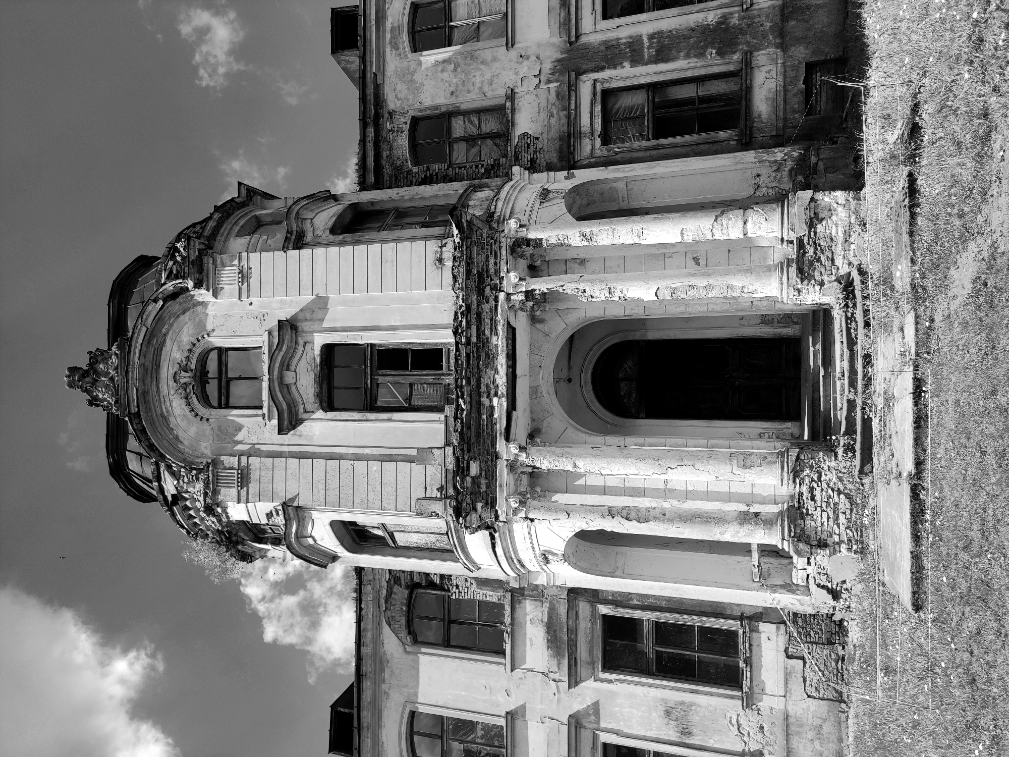 Witness Documents Crumbling Historic Buildings in Rural Belarus