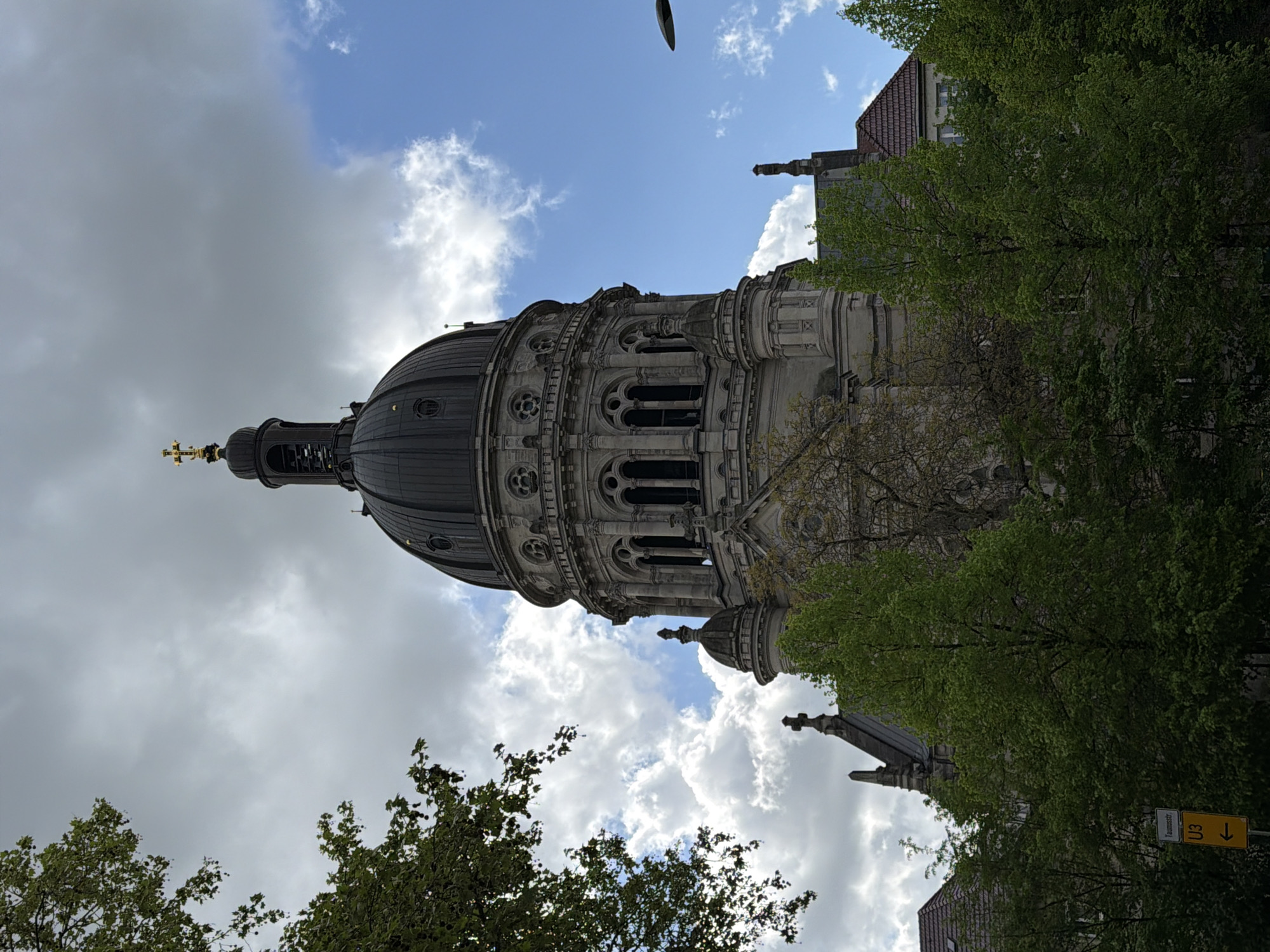 Morning stroll captures Mainz landmarks, coffee, and spring blooms
