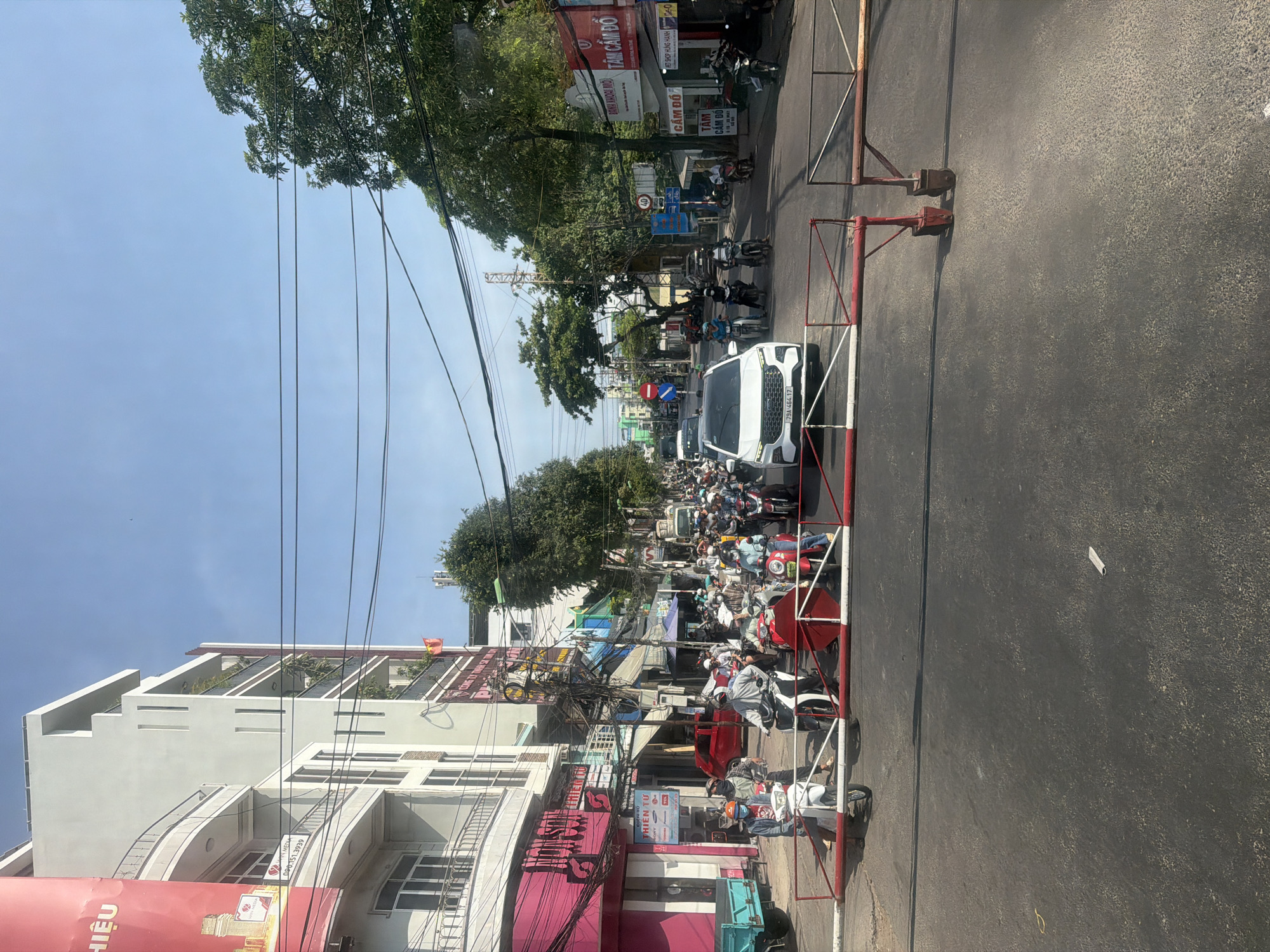 Busy morning at Nha Trang train station, platform queues forming