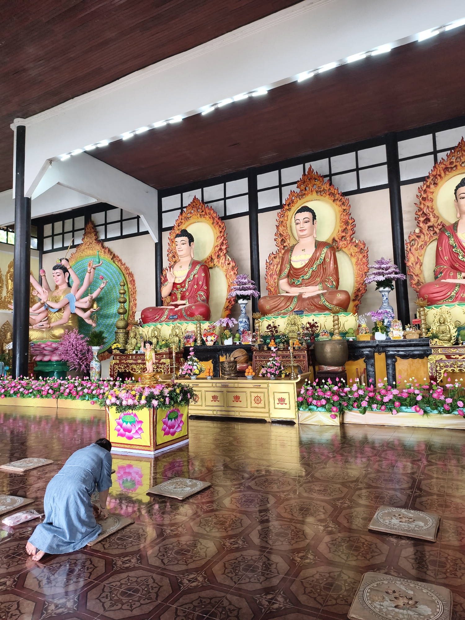 Temple worship and yoga sessions documented in parkland setting