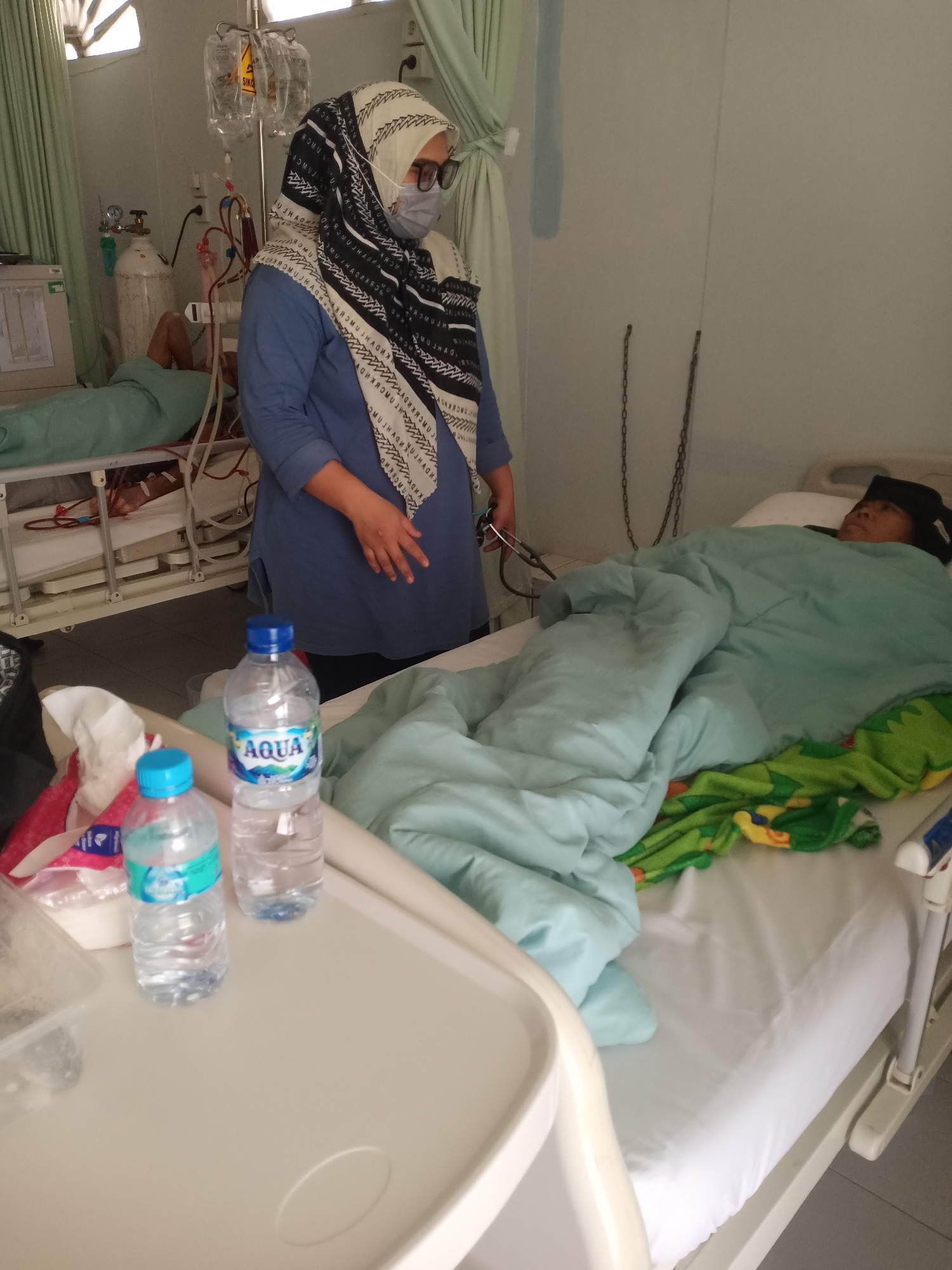 Morning dialysis session documented at Indonesian medical clinic