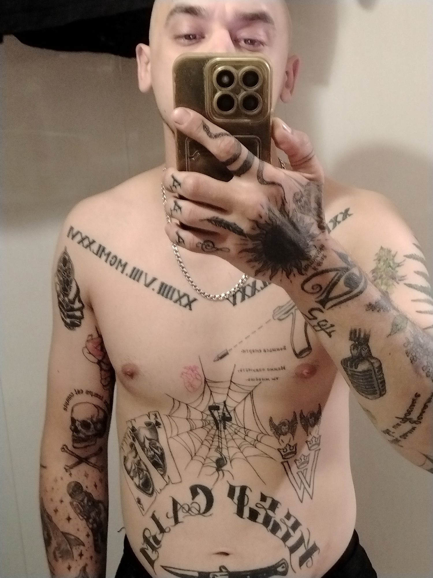 Tattooed mirror selfies and studio decor from one morning session