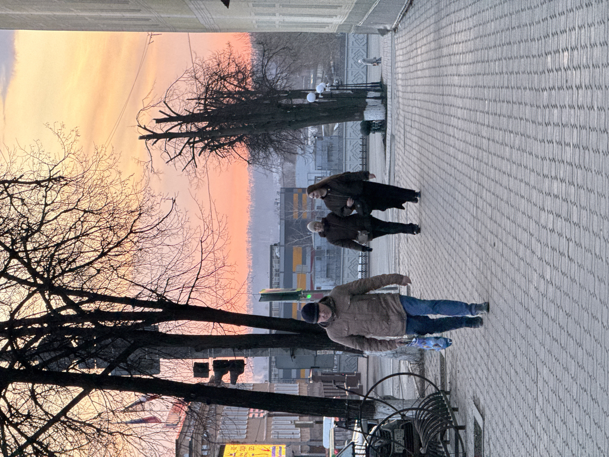 Evening street scene and tech poster observed in Votkinsk